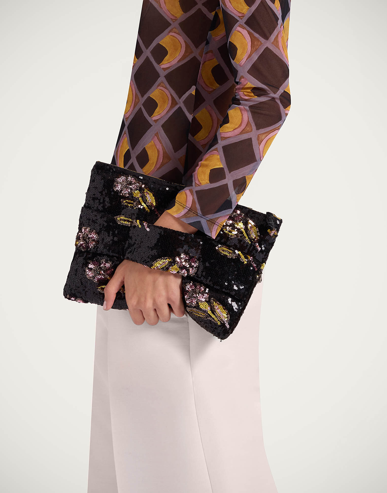 La DoubleJ Ruffle Pochette Mayfair Black BAG0071PAI007MAY02BL01