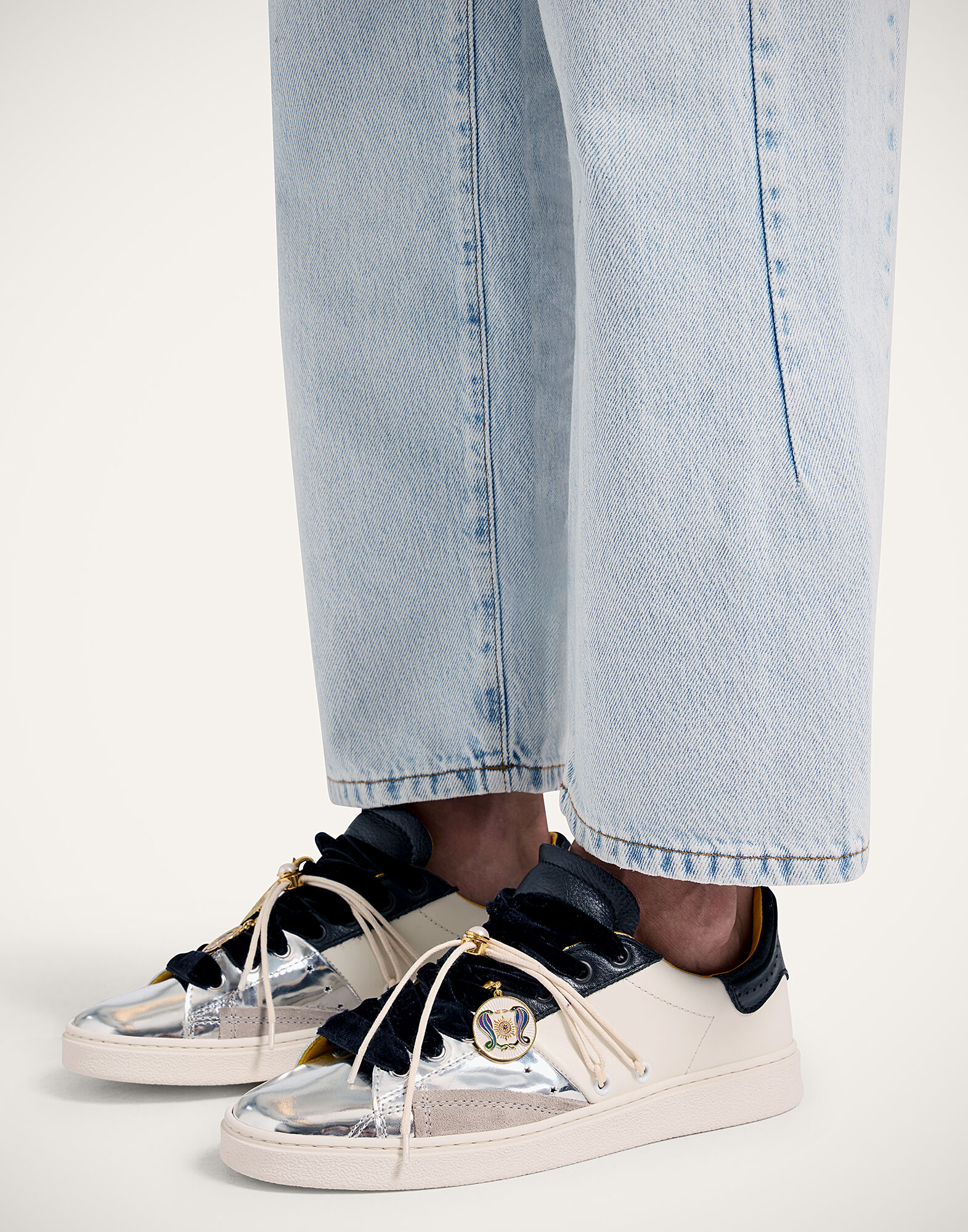 La DoubleJ All Time Low Top Color Block Black & White SHO0112LEA017CLB25BL03