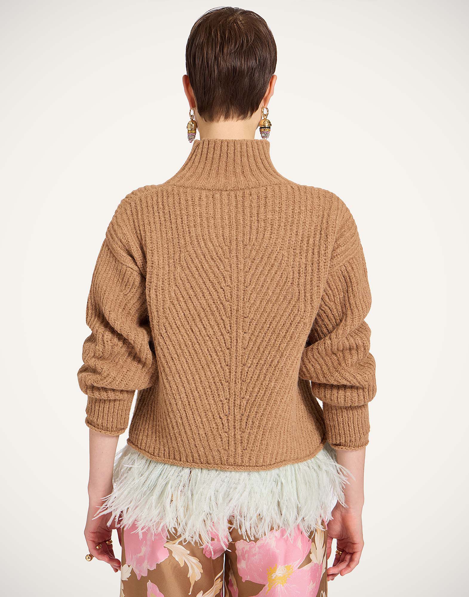 La DoubleJ High Kick Sweater Solid Camel PUL0174KNI098VA459BR04