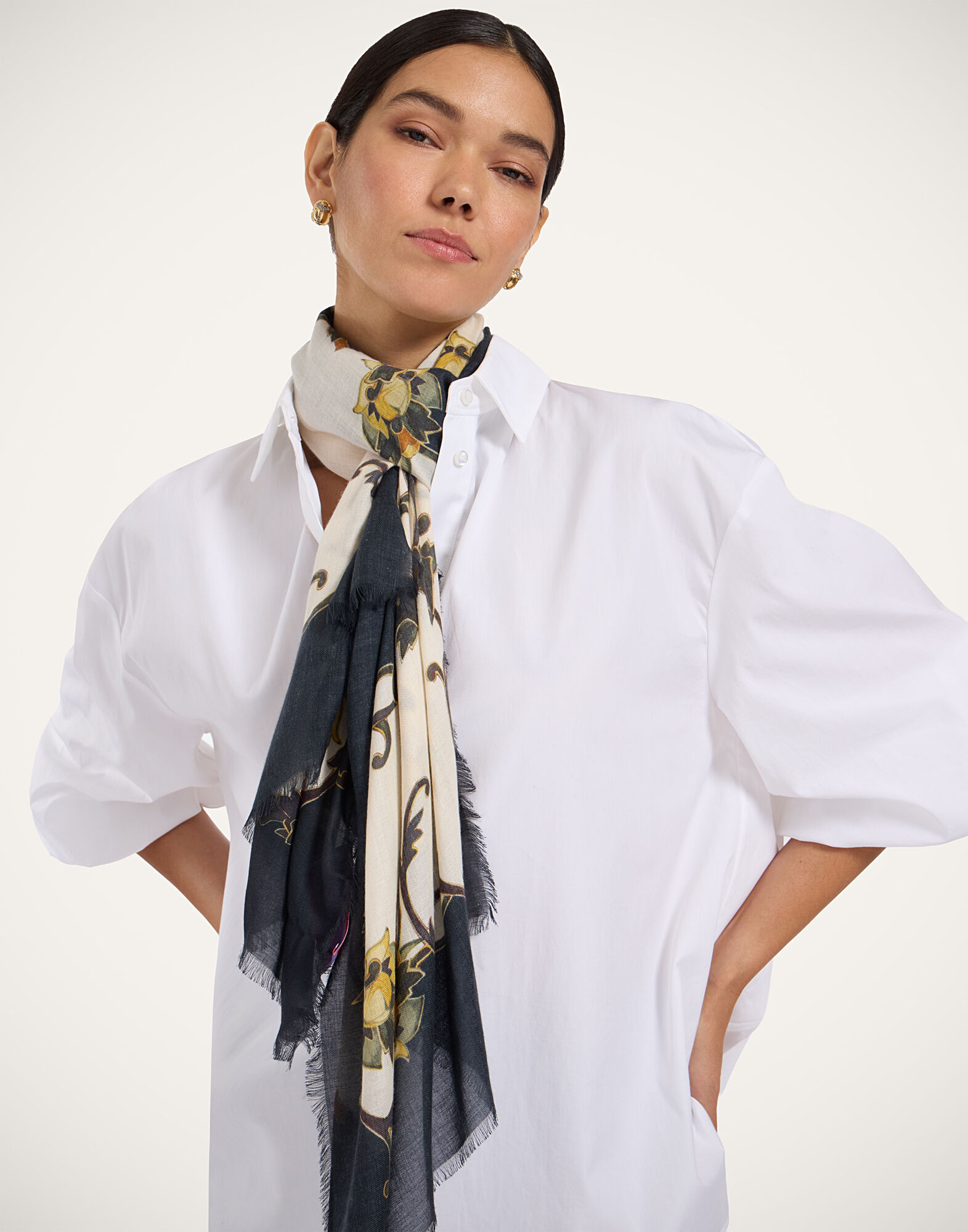 La DoubleJ Scarf Buttercup Plac&eacute;e Black SCA0097MOS001BTC03BL01