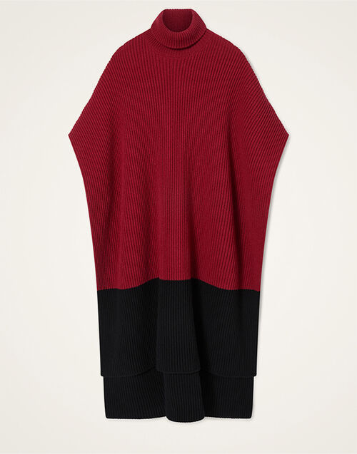 La DoubleJ Make An Entrance Cape Bicolor Bicolor Burgundy and Black SCA0116KNI222VA521RE07