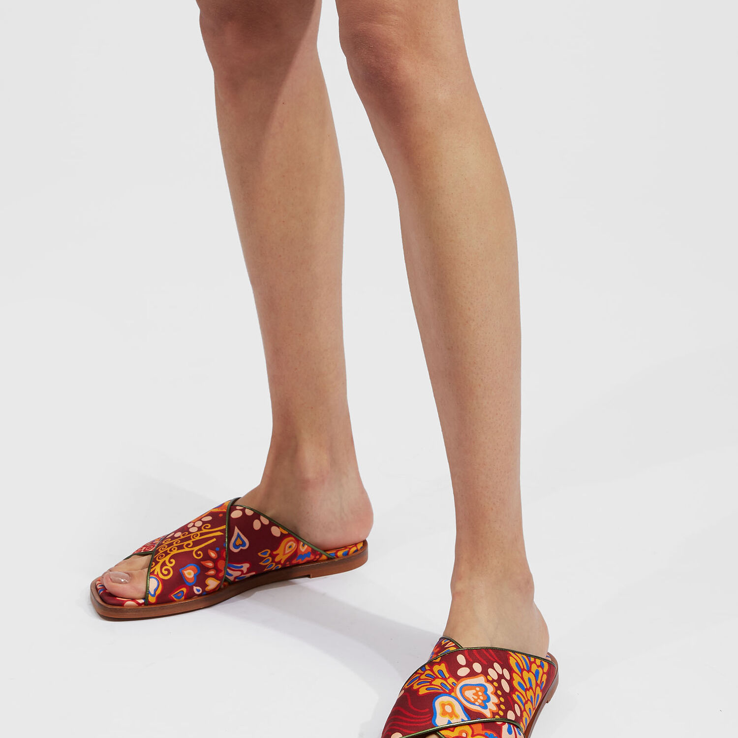 La Doublej Printed Crisscross Flat Sandals In Taranta