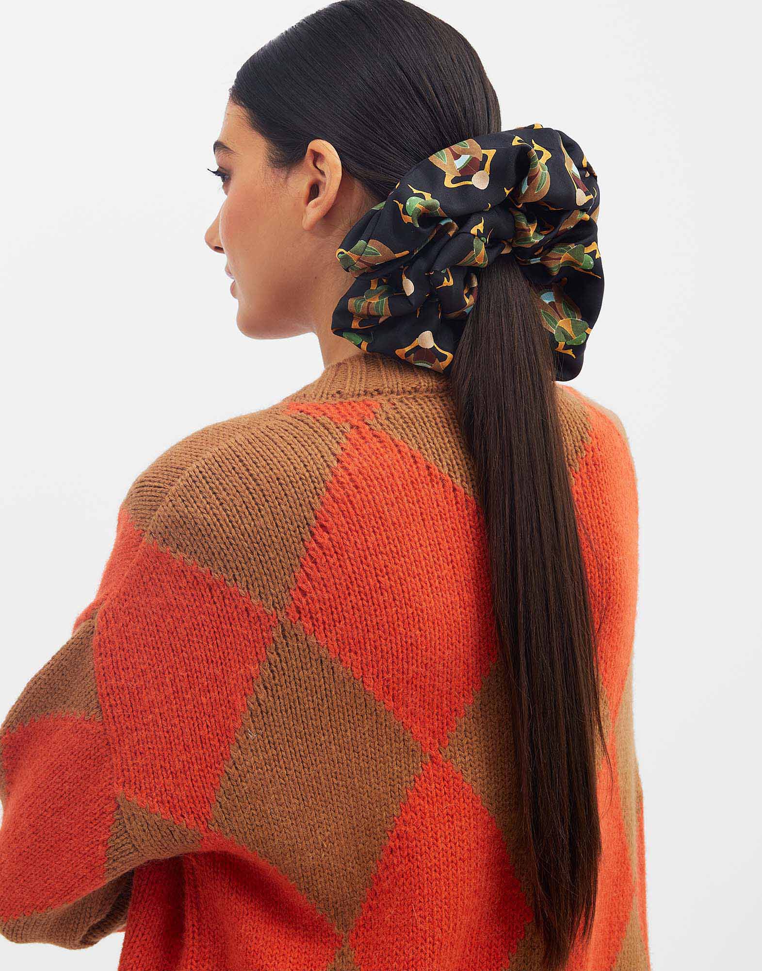 La DoubleJ Giga Scrunchie Scarab Black SCR0003SIL001SCA01BL01