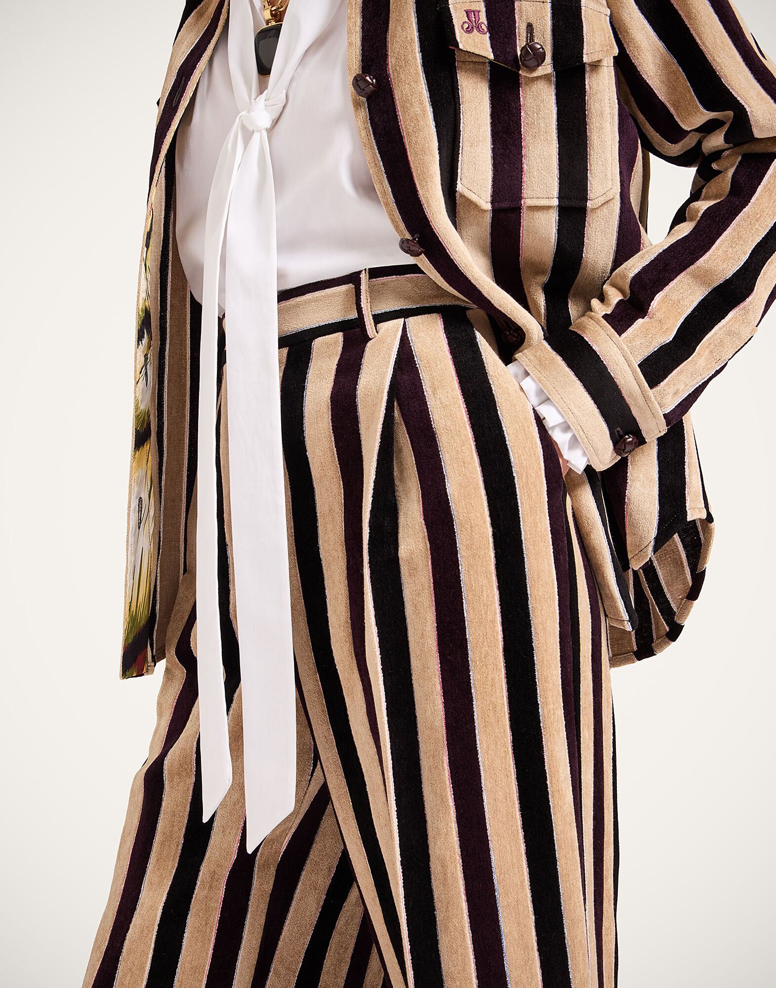 La DoubleJ Loose Pants Stripes Light Beige TRO0135VIS026STR08BR01