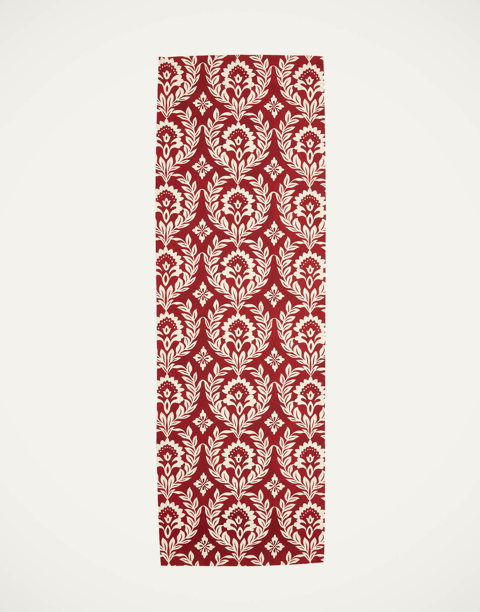 La DoubleJ Herringbone Runner Garland Bordeaux RUN0001COT040GRL0012