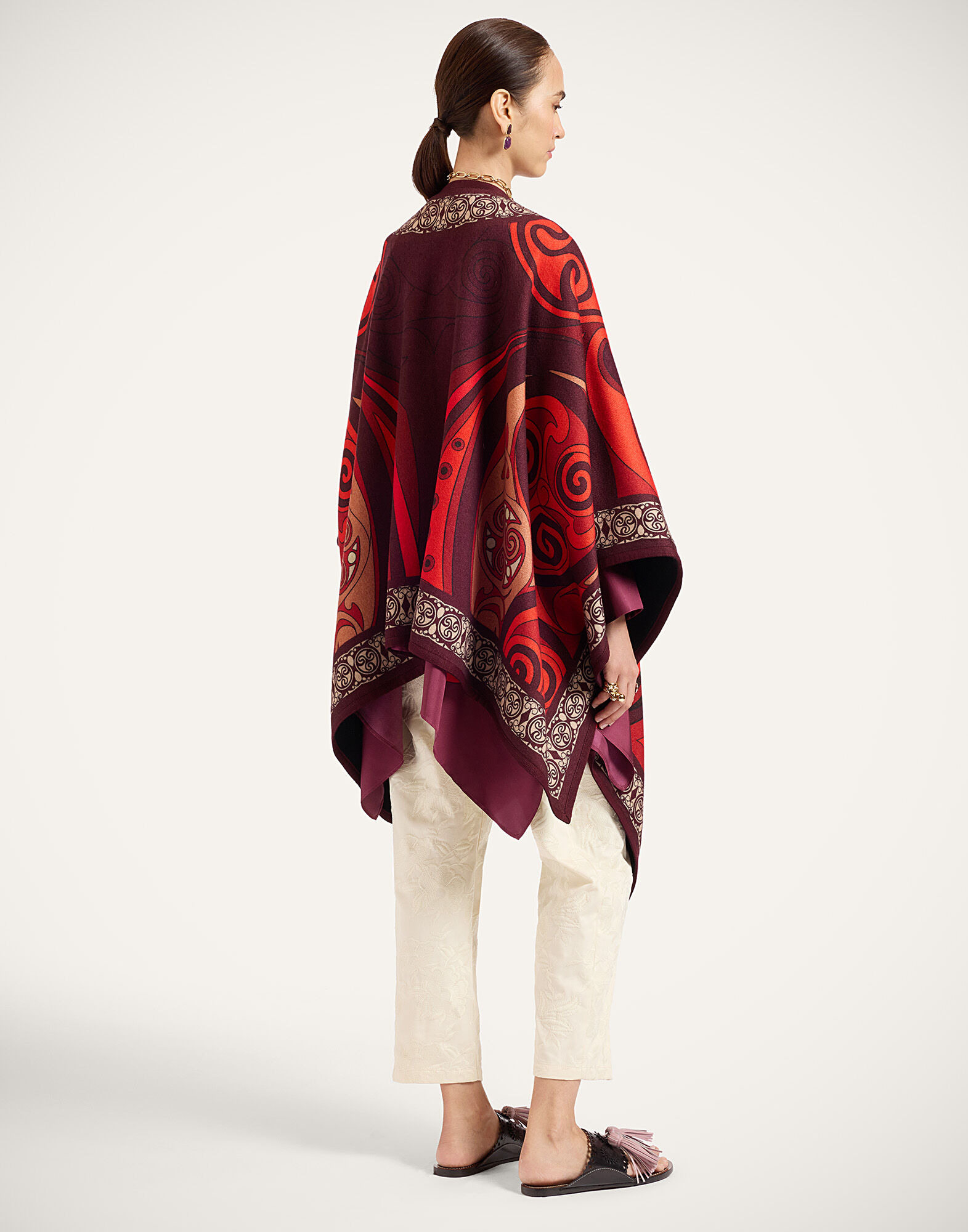 La DoubleJ Soul Poncho Alchemy Plac&eacute;e Dark Red SCA0047PLA003ALC03RE40