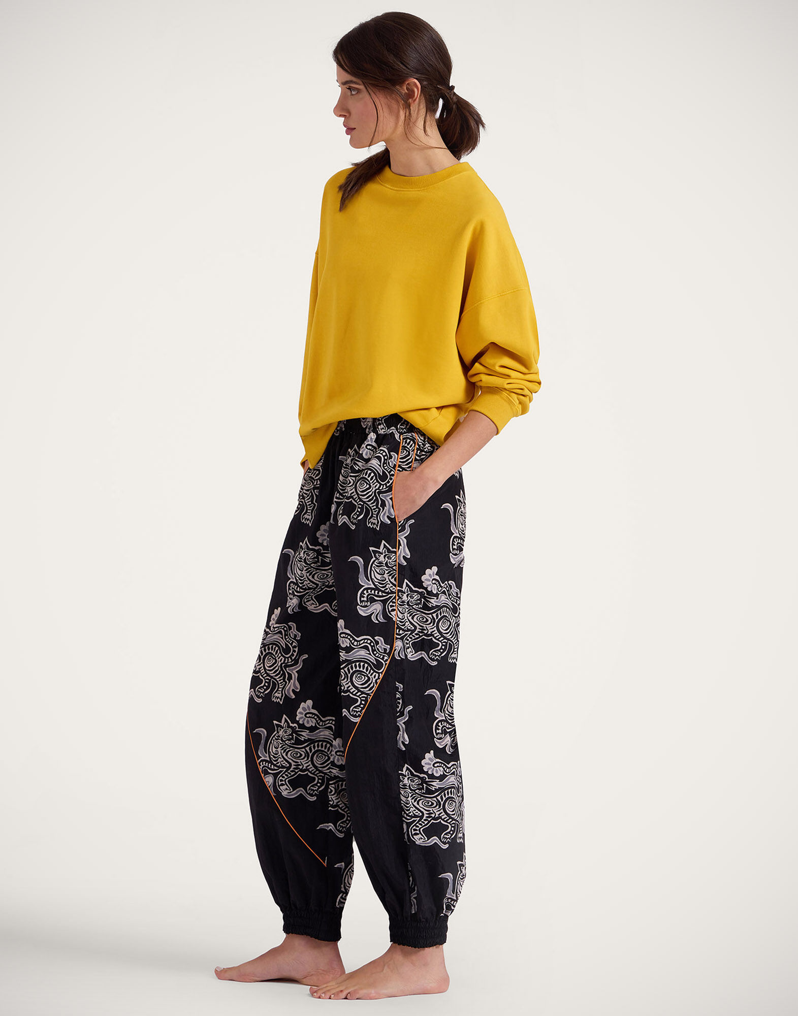 La DoubleJ Off Court Sweatshirt Solid Dark Yellow SWE0035JER054SOLIDYE03