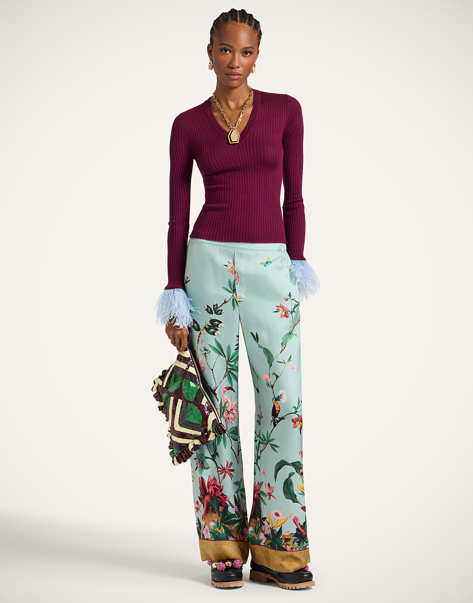 La DoubleJ V-Neck High Kick Top Solid Burgandy PUL0206KNI122VA276RE02