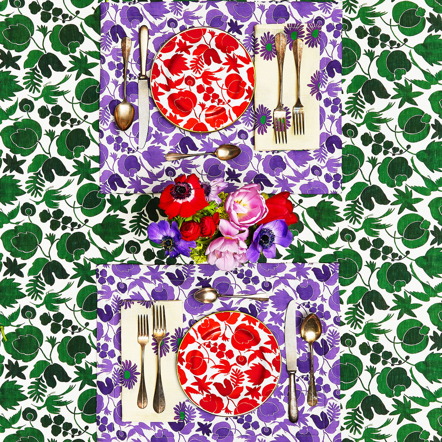 LA DOUBLEJ MEDIUM TABLECLOTH