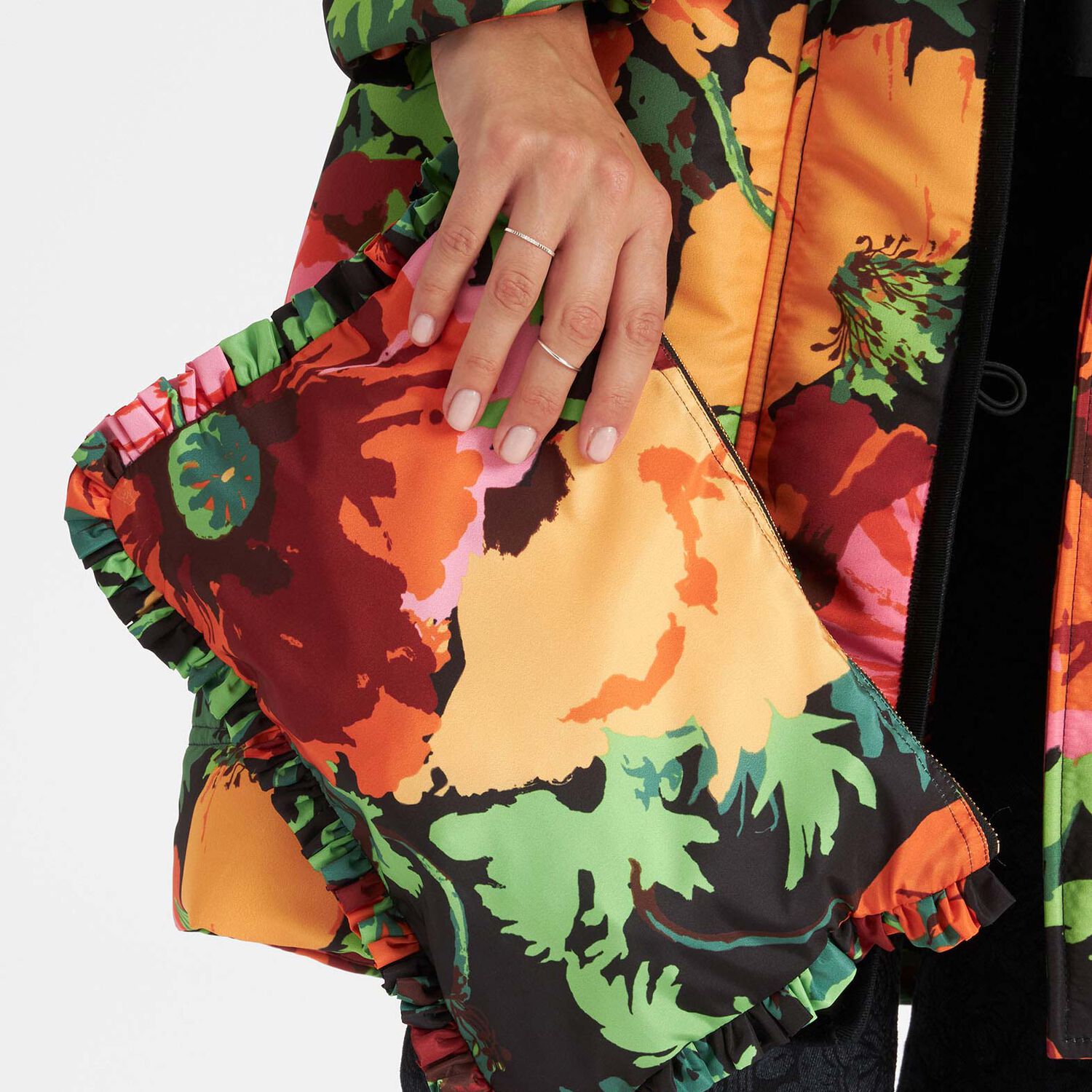 La Doublej Hand Pochette In Wonderland Black