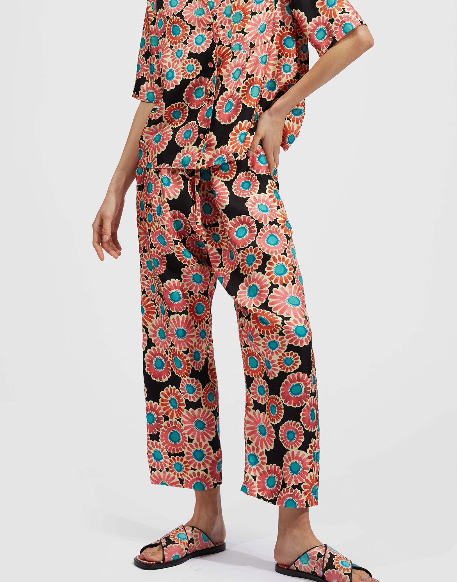 La DoubleJ Drawstring Pants Crazy Daisy Black TRO0053SIL001DAY0002