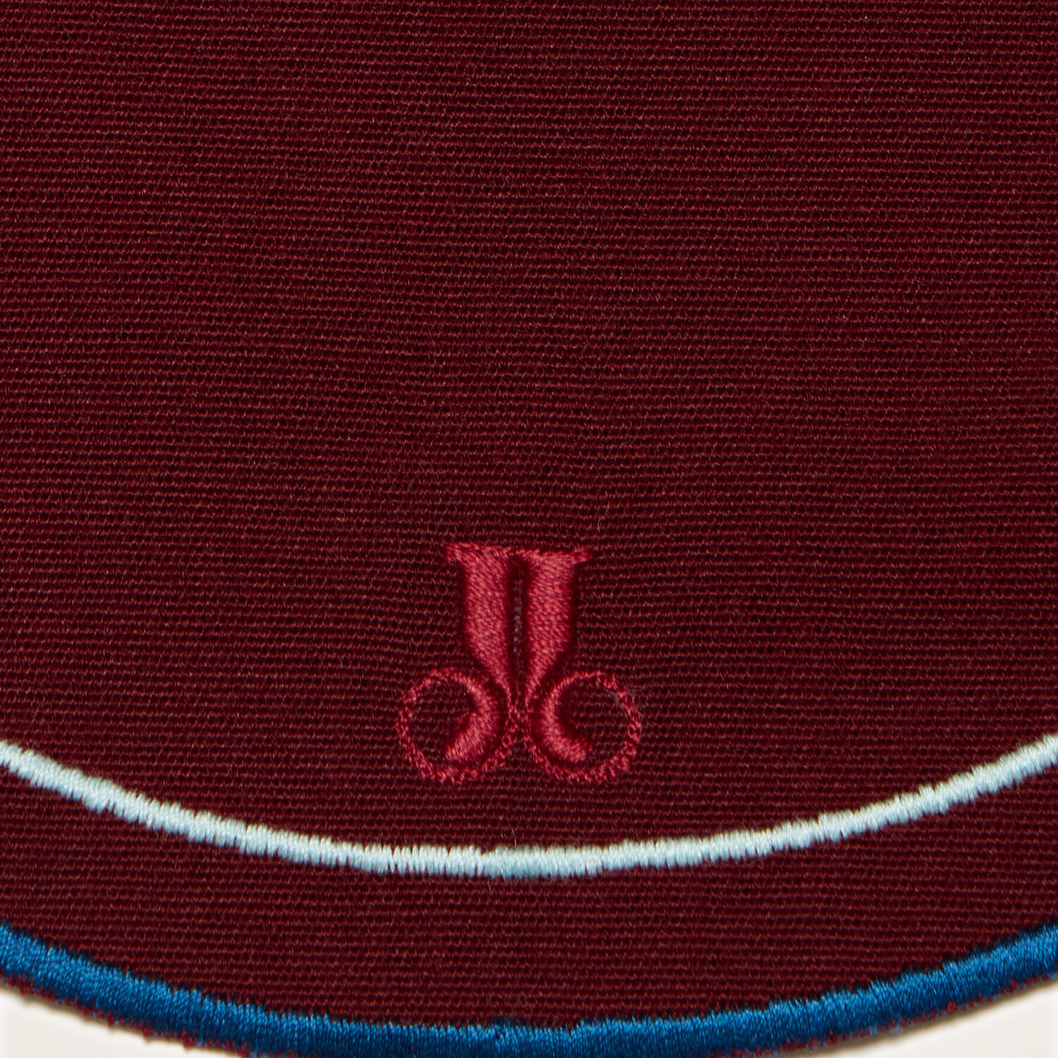 La Doublej Medallion Placemats Set Of 2 In Solid Bordeaux