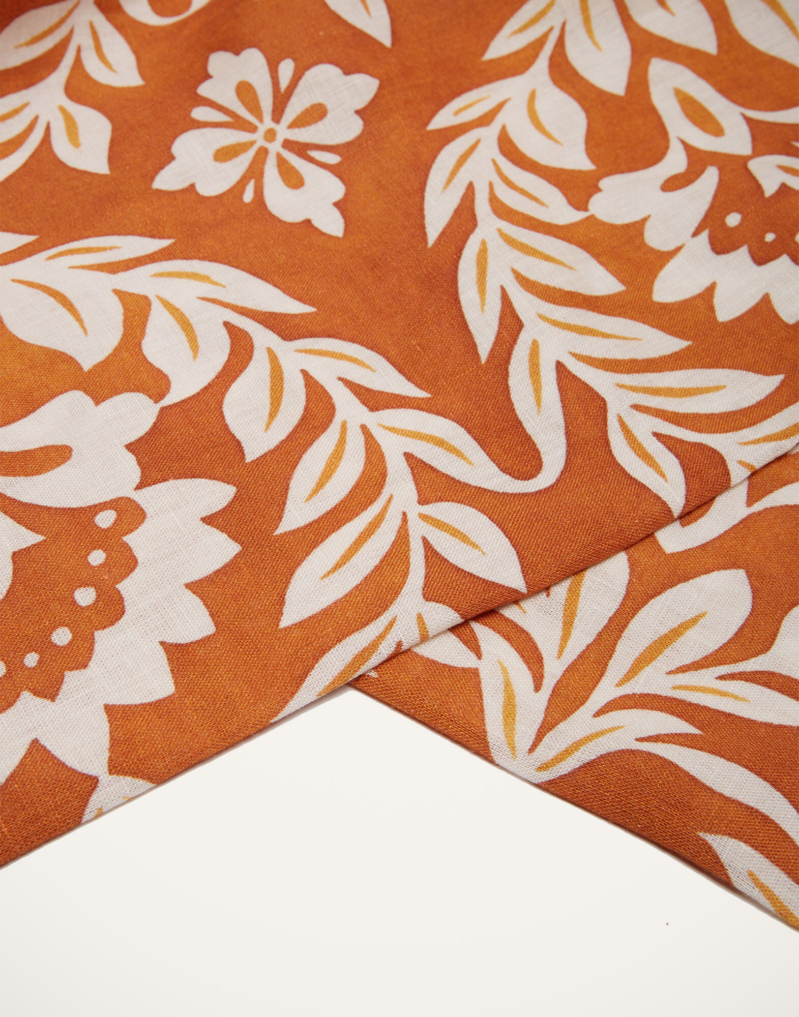 La DoubleJ Medium Tablecloth Garland Siena TBC0002LIN001GRL0013