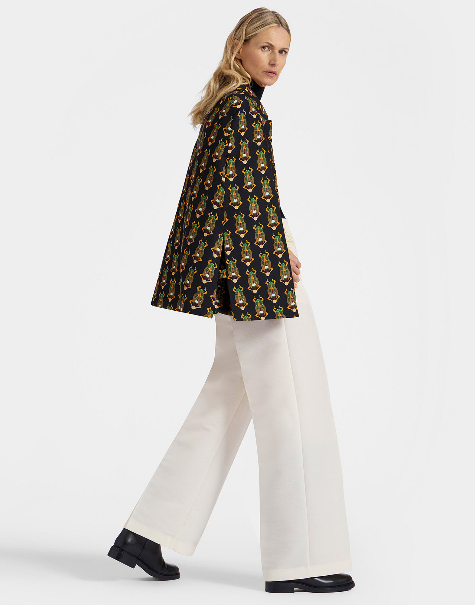 La DoubleJ Milano Mini Cape Scarab Black JAC0072CAD001SCA01BL01