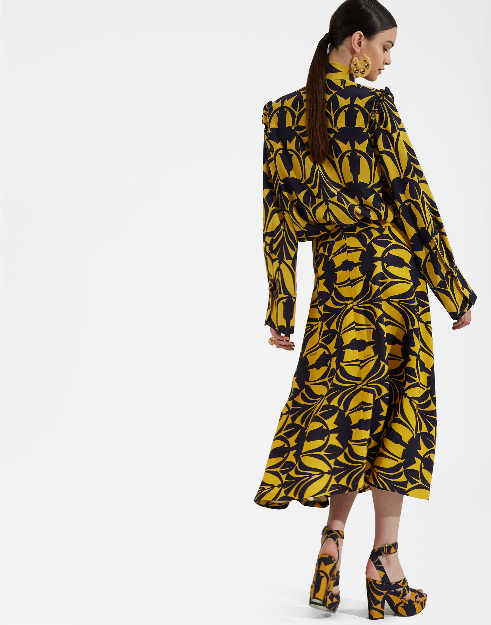 La DoubleJ Ascot Shirt Papyrus Gold SHI0080CRE001PAY01YE05