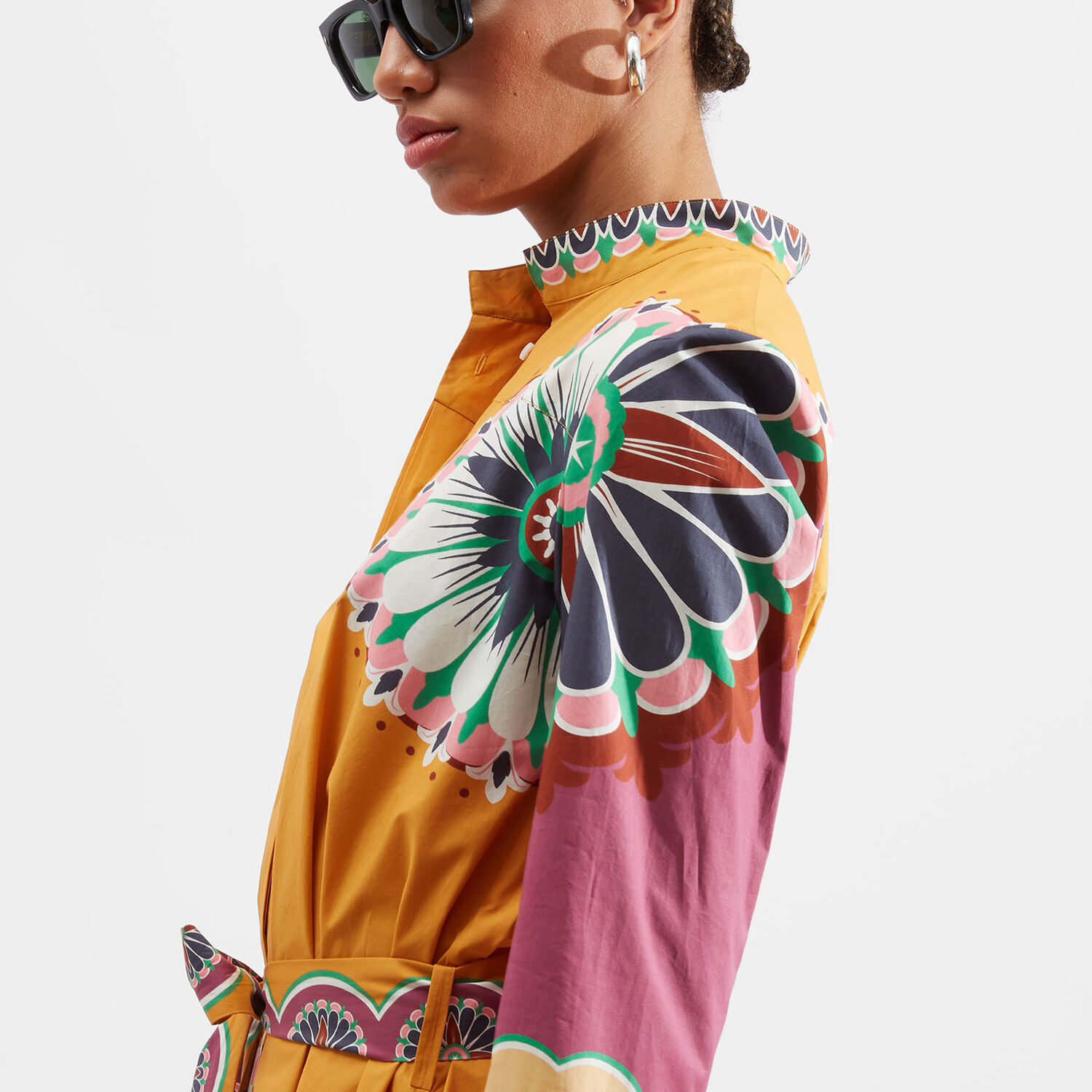 La Doublej Sundowner Belted Floral-print Cotton-poplin Midi Shirt Dress In Napoli Plates Placed Gold