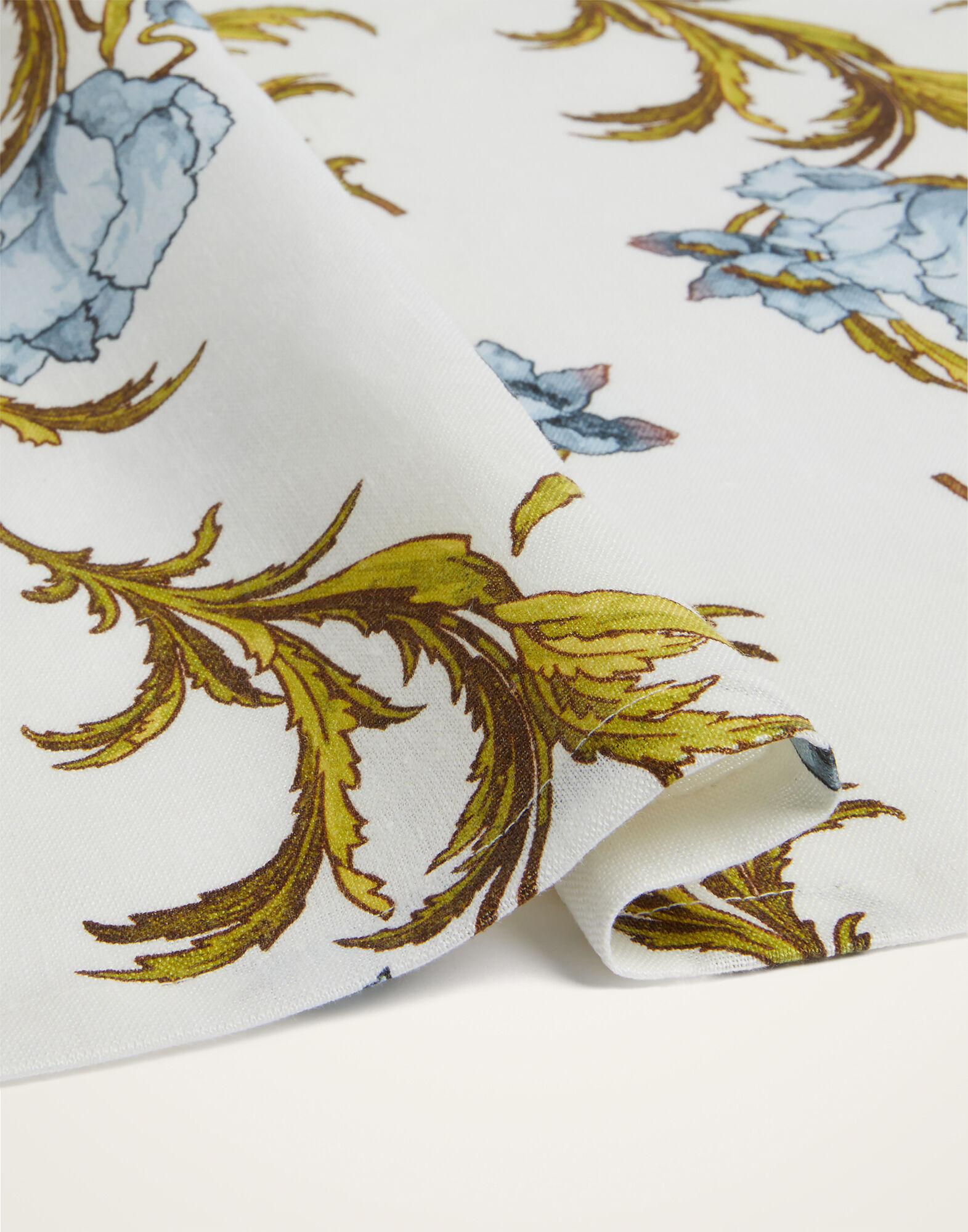 La DoubleJ Large Napkins Set Of 2 Nymph Bloom Light Blue NAP0017LIN008NYB01BU01