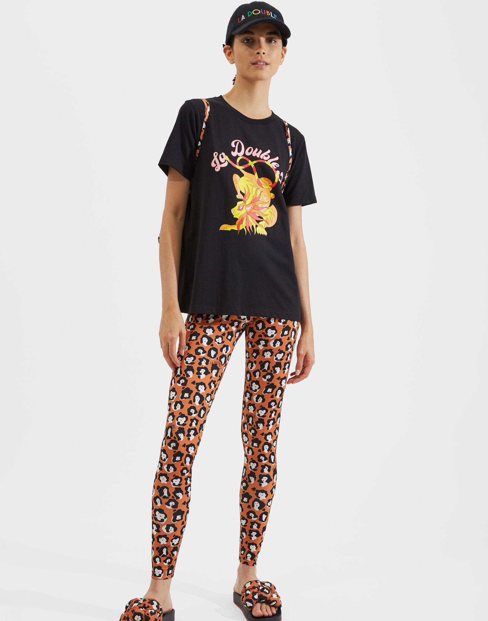 La DoubleJ T-Shirt Solid Black SHI0054JER010BLA0001