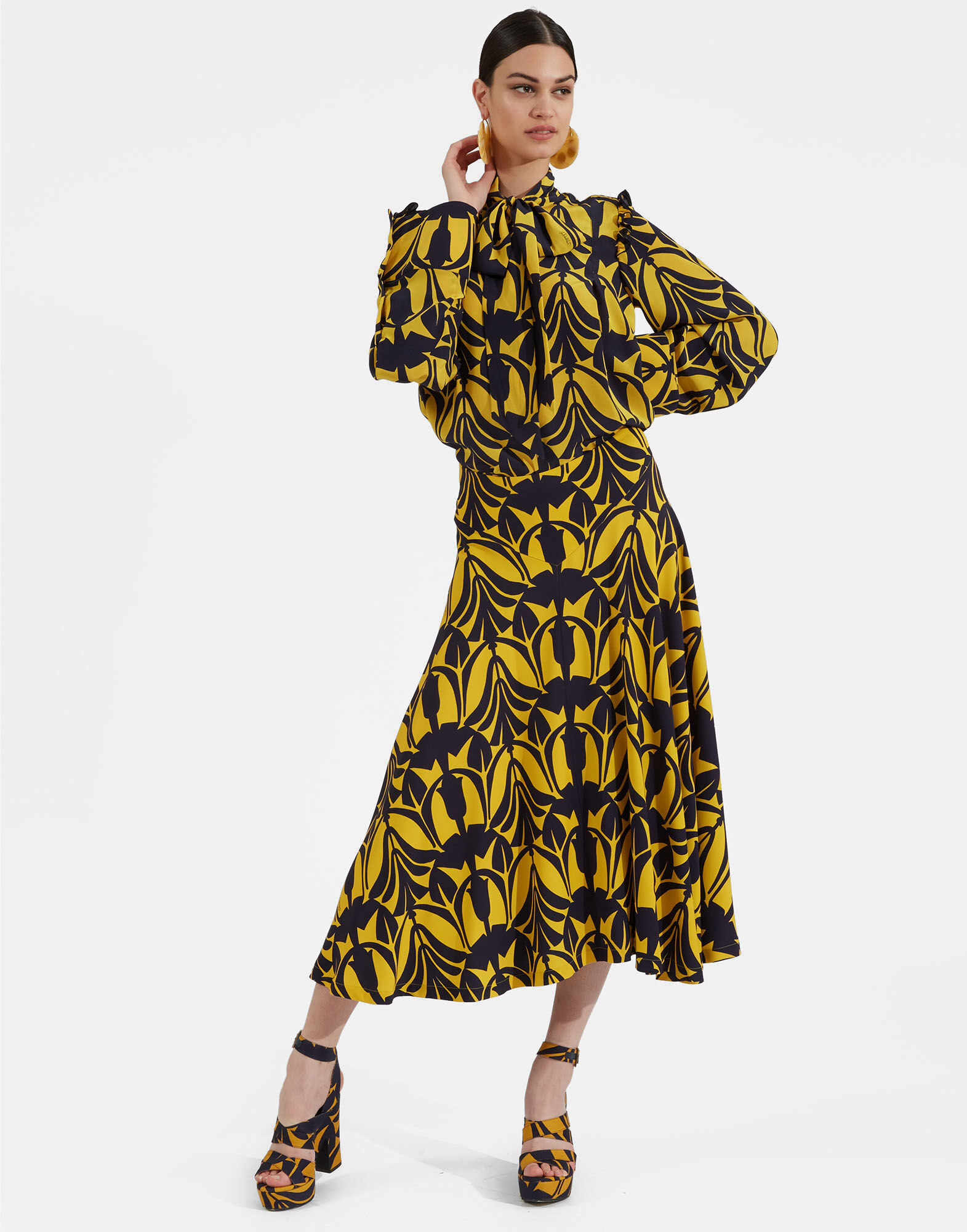 La DoubleJ Ascot Shirt Papyrus Gold SHI0080CRE001PAY01YE05