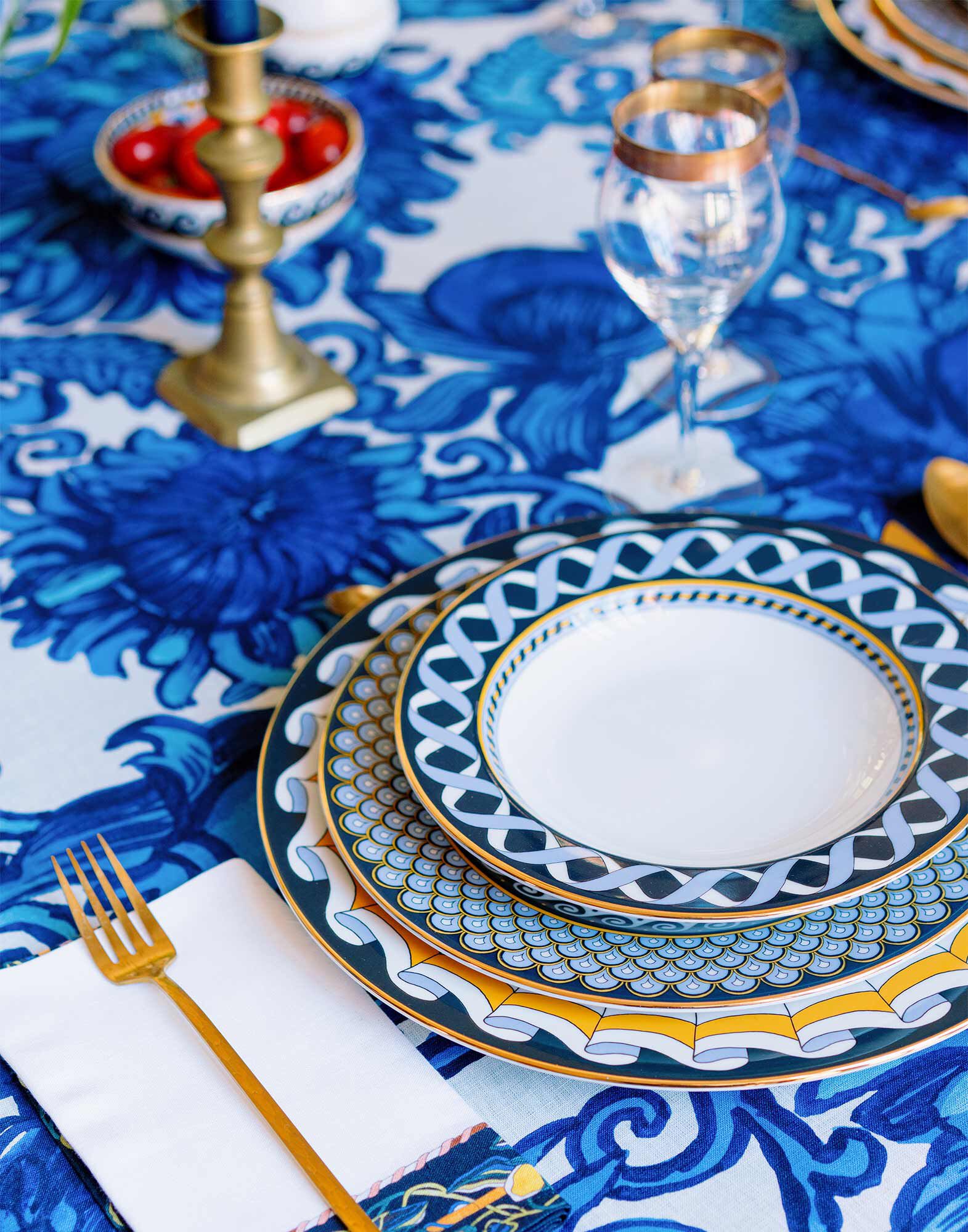 White and gold dinner set deals