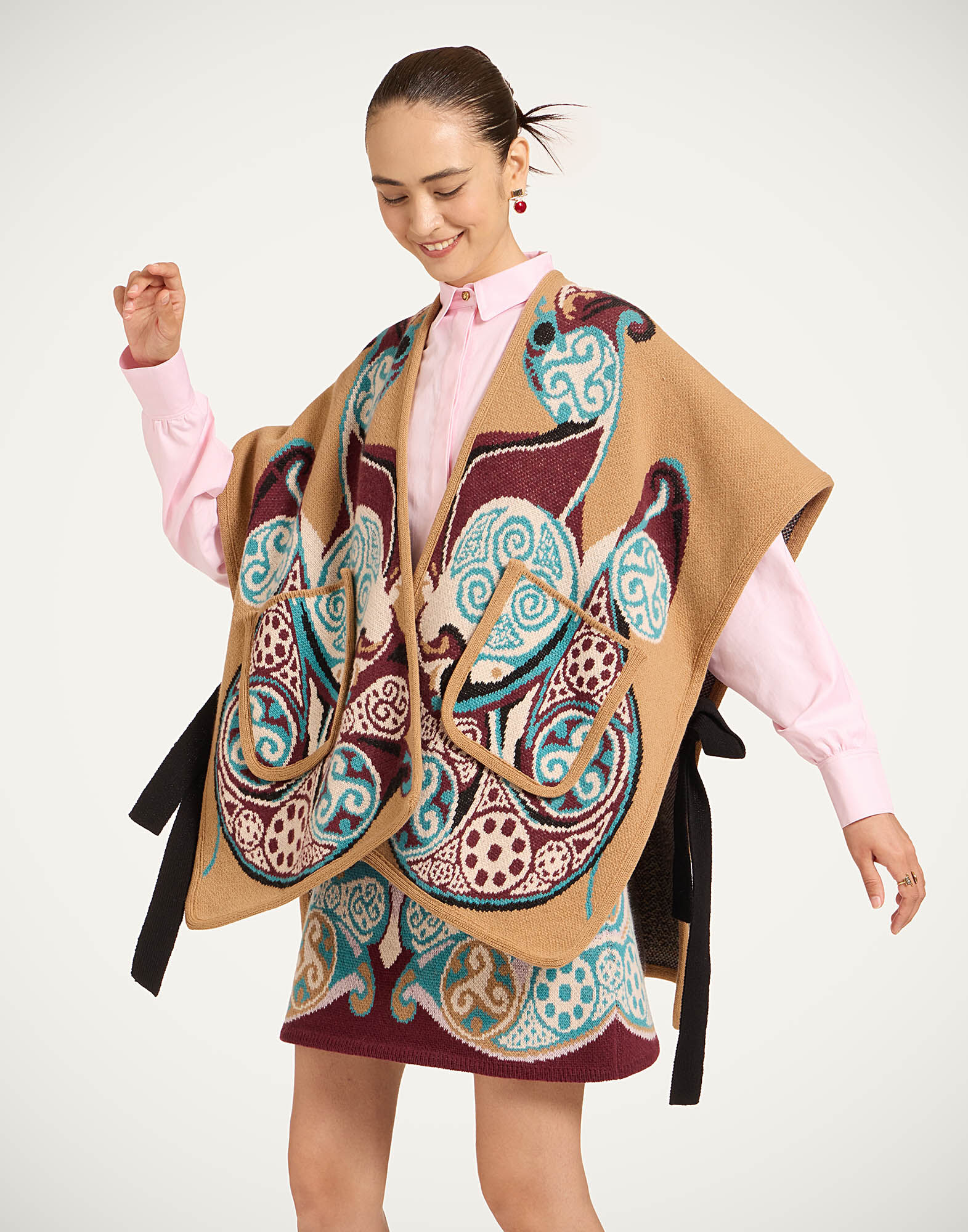 La DoubleJ In My Power Knit Scarf Cape Alchemy Light Blue, Burgundy, and Camel SCA0083KNI223VA524BR04