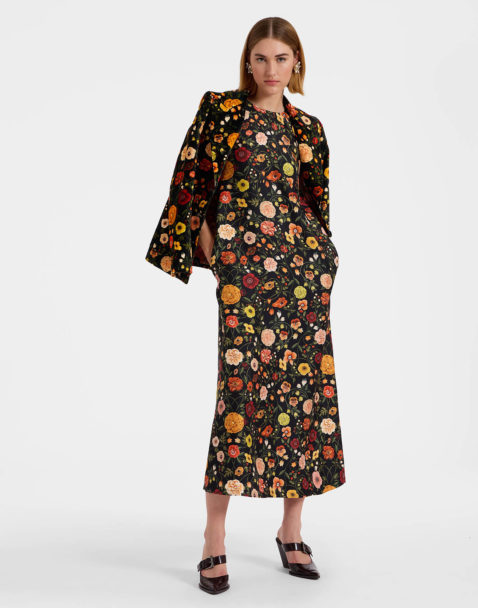 Swing dress definition on sale