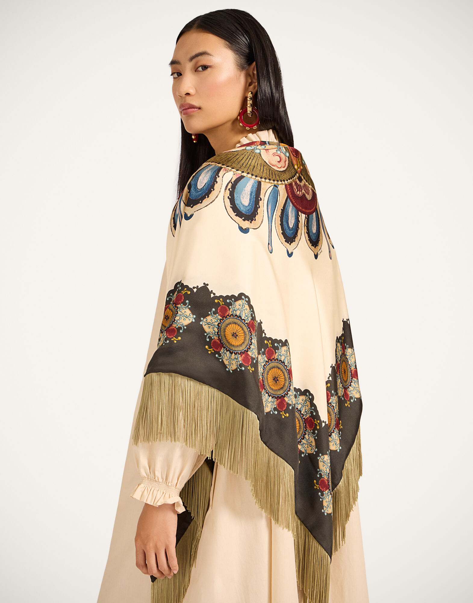 La DoubleJ Fringe Triangle Scarf Nucleus Plac&eacute;e Off White SCA0076SIL006NUC06WH05