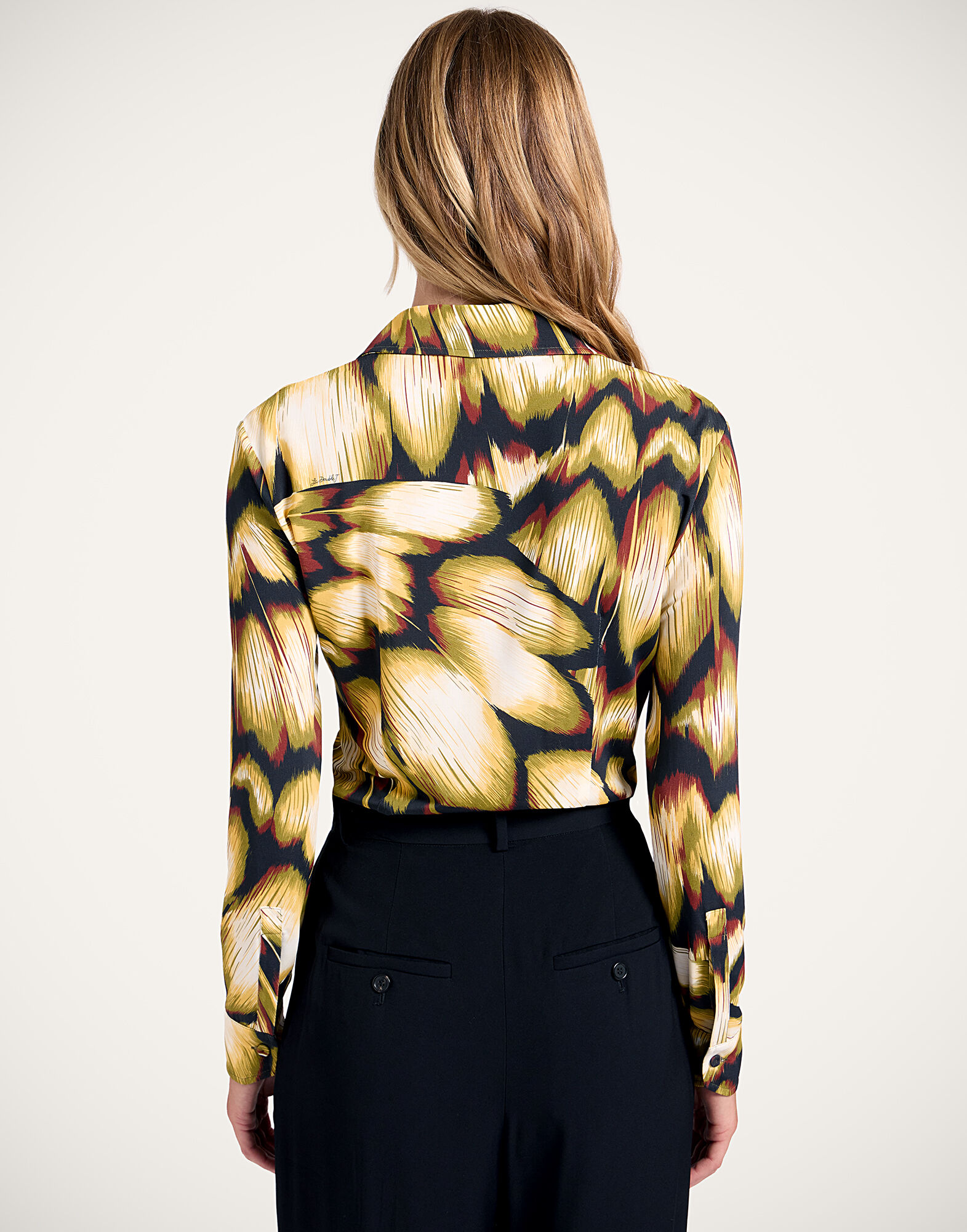 La DoubleJ Fitted Shirt Monarch Black SHI0116JER027MNR01BL01