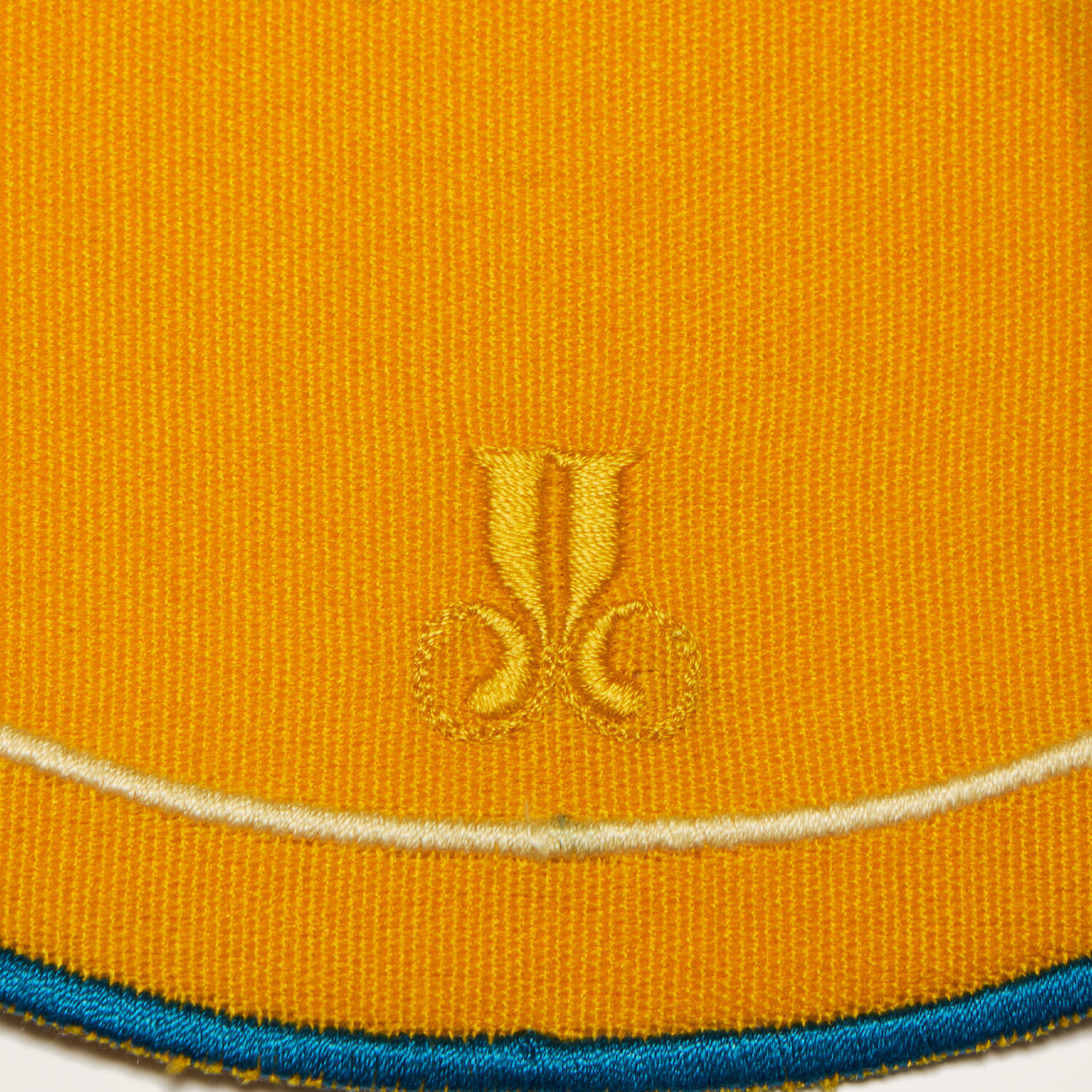 La Doublej Medallion Placemats Set Of 2 In Solid Yellow