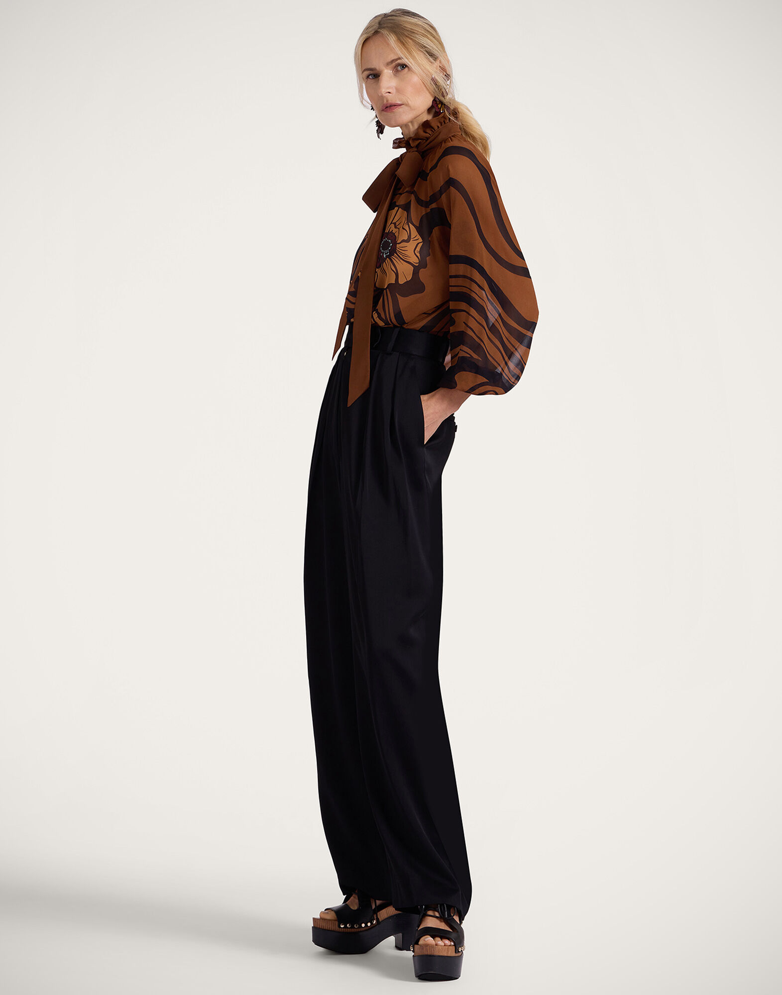 La DoubleJ Cerere Blouse Big Blooms Plac&eacute;e Brown SHI0086SIL014PFI06BR02