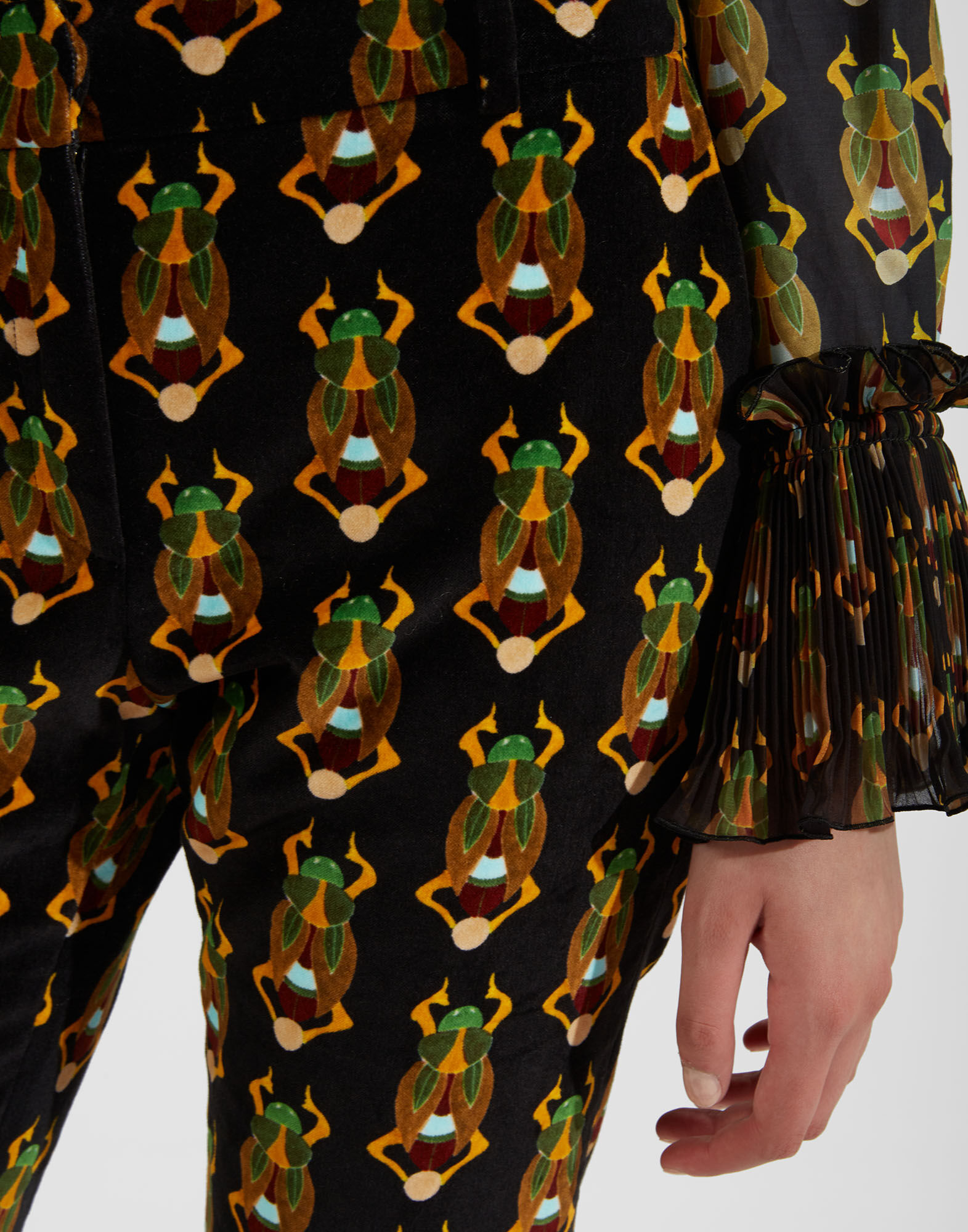 La DoubleJ 24/7 Pants Scarab Black TRO0069VEL001SCA01BL01