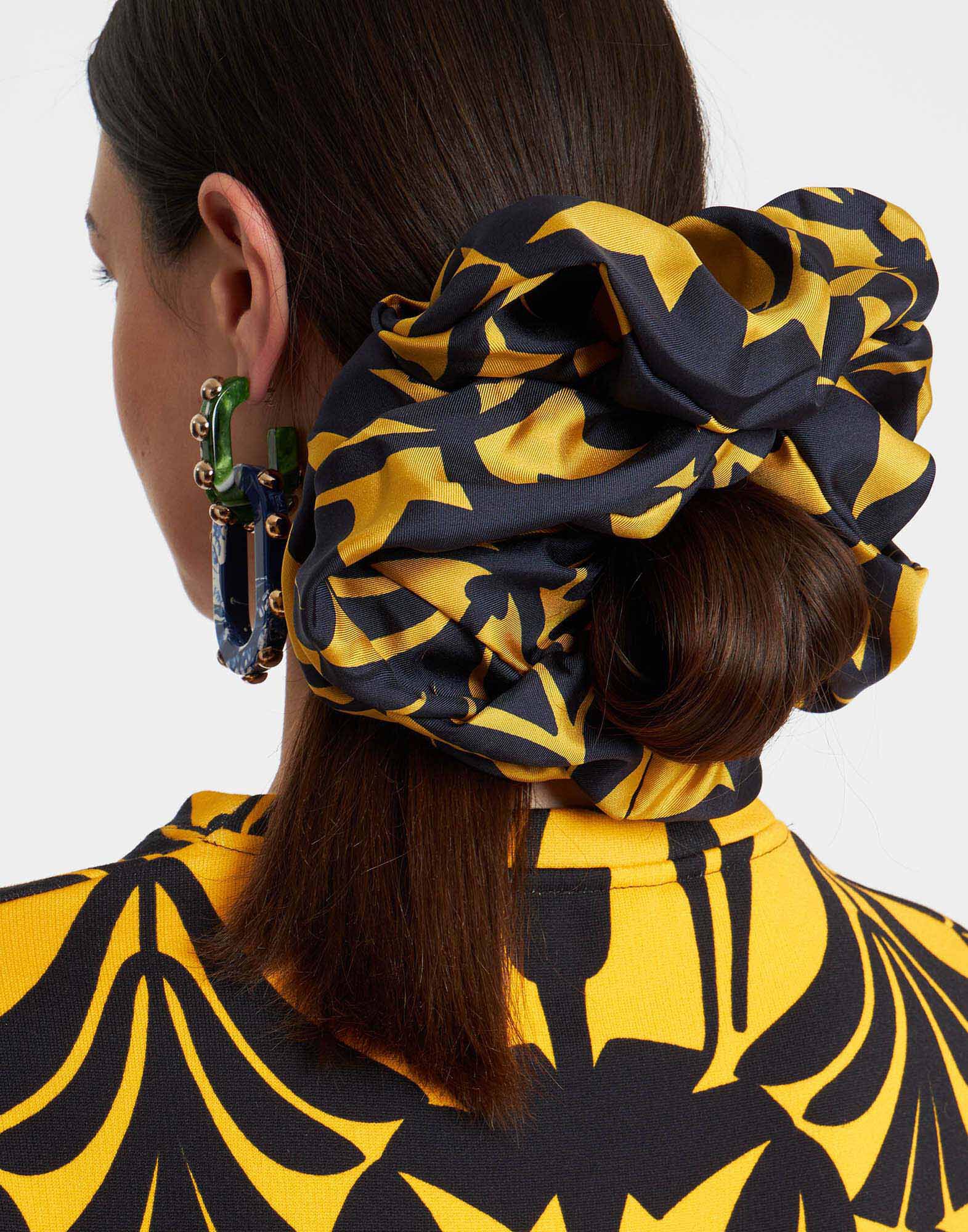 La DoubleJ Giga Scrunchie Papyrus Gold SCR0003SIL001PAY01YE05