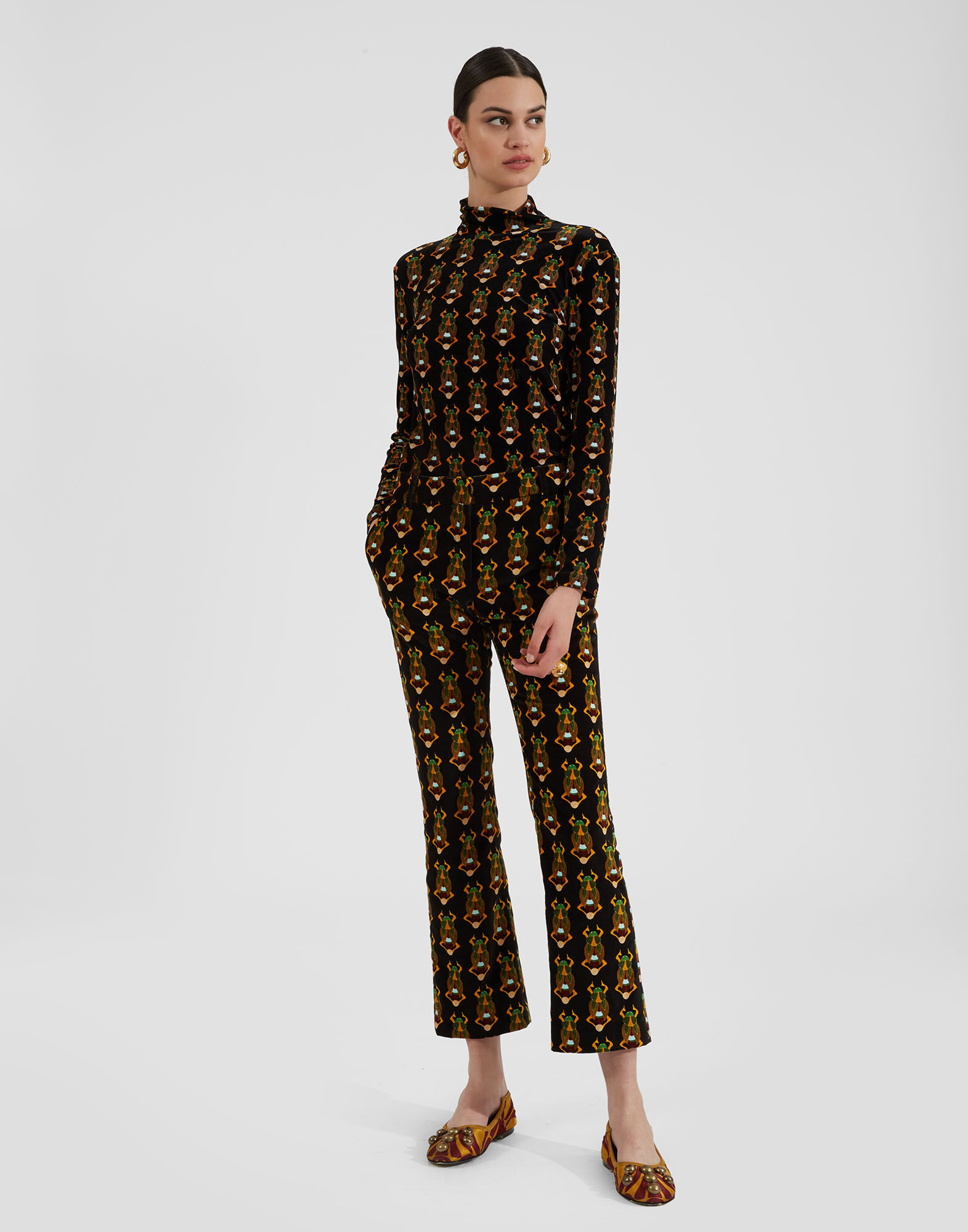 La DoubleJ Turtleneck Scarab Black SHI0030VEL006SCA01BL01