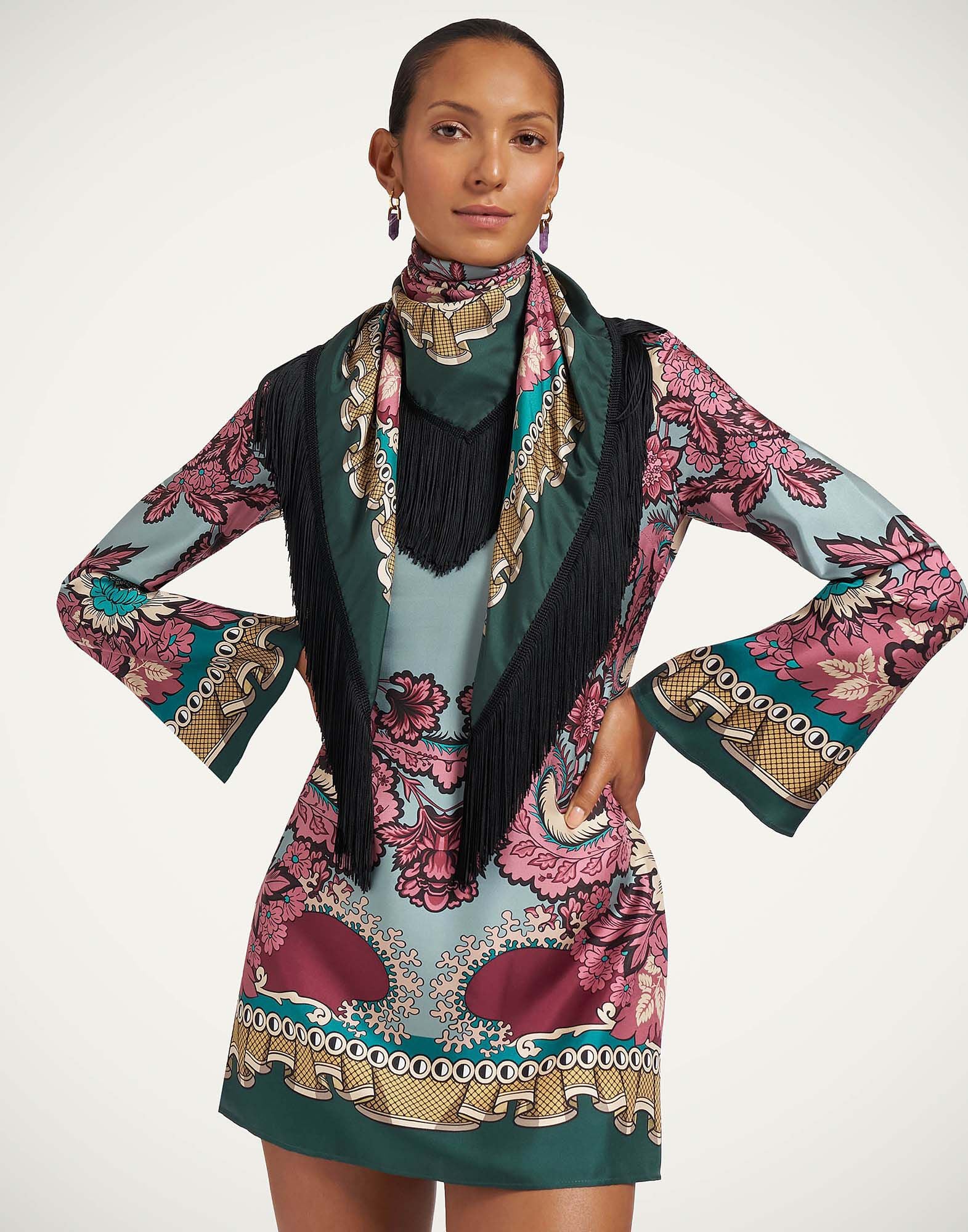 Reversible Fringe Foulard 90 La DoubleJ: Symposium Placée Light Blue Reversible Fringe Foulard 90 La DoubleJ: Symposium Placée Light Blue SCA0073SIL006