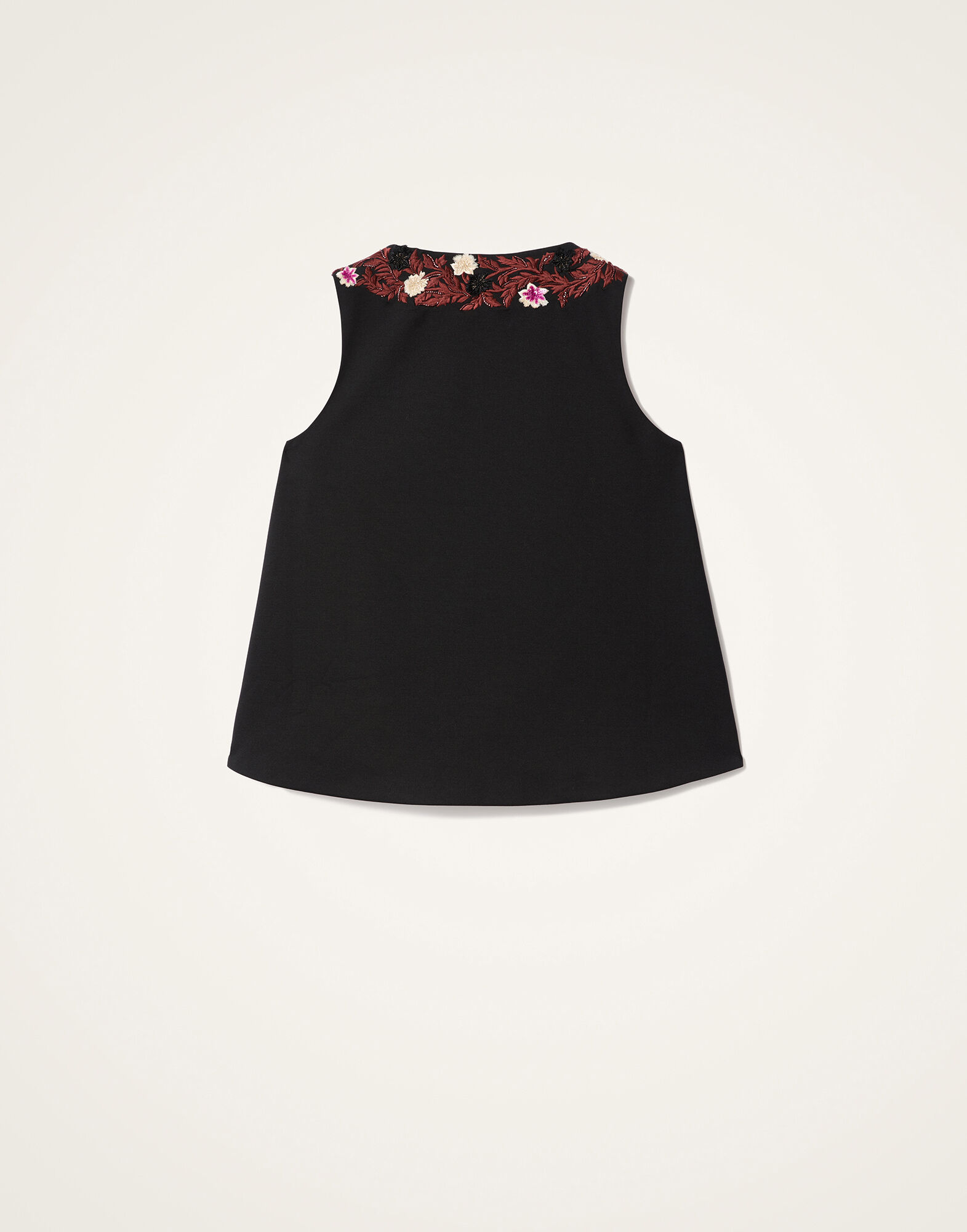 V-Neck Scala Top La DoubleJ: Solid Black V-Neck Scala Top La DoubleJ: Solid Black TOP0181JER071