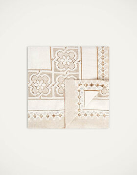 Lacey Medium Tablecloth La DoubleJ: Solid White Smoke TBC0014EMB065