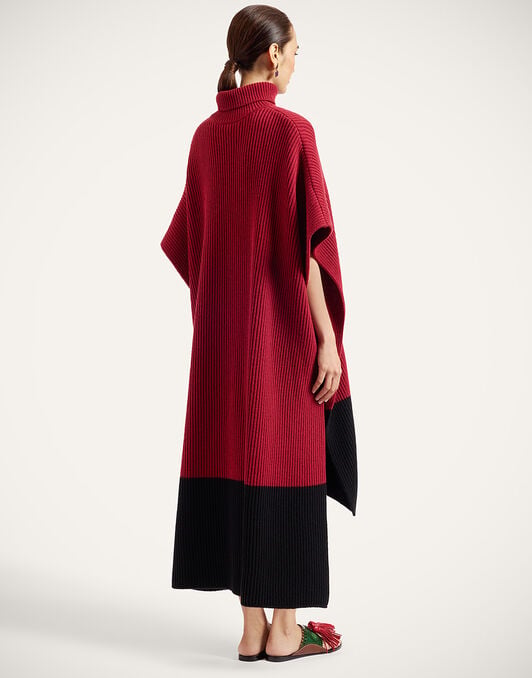 Make An Entrance Cape Bicolor La DoubleJ: Bicolor Burgundy and Black Make An Entrance Cape Bicolor La DoubleJ: Bicolor Burgundy and Black SCA0116KNI222