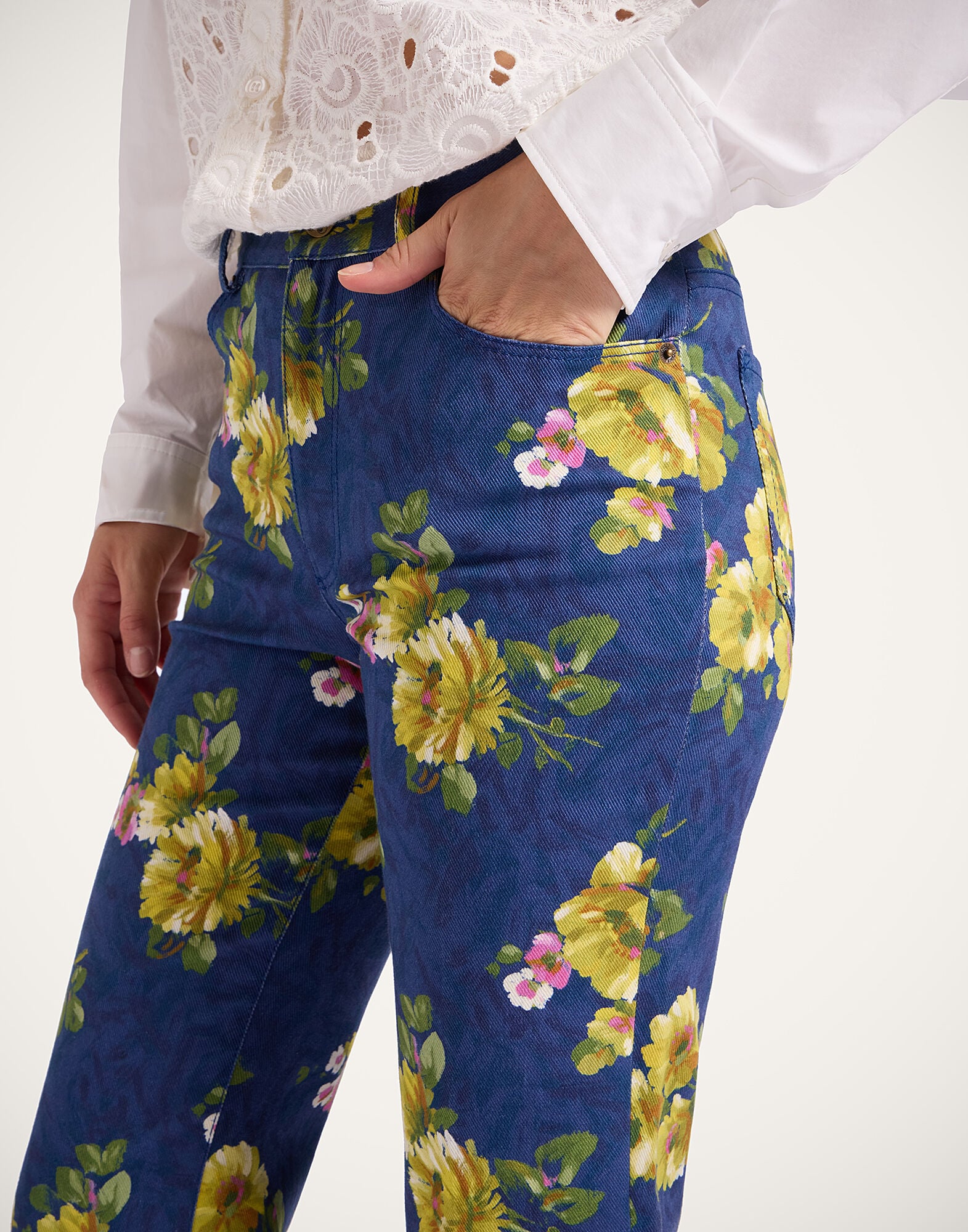 The Cropped Flare Jean La DoubleJ: Riptide Midnight Blue The Cropped Flare Jean La DoubleJ: Riptide Midnight Blue TRO0158COT063