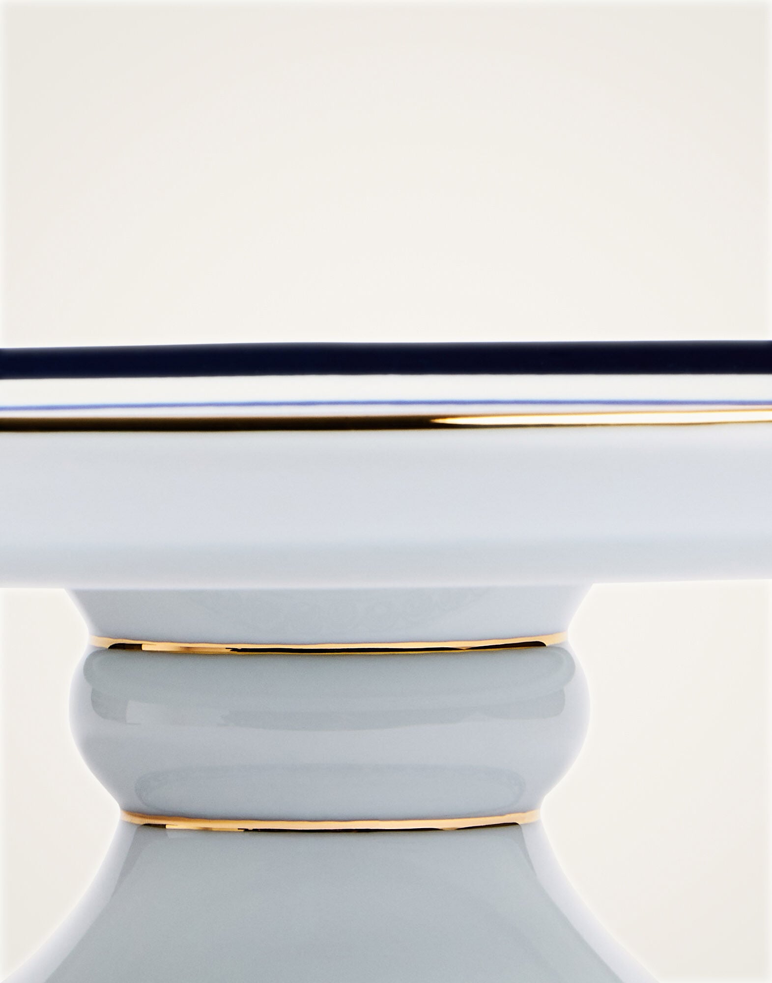 Cake Stand La DoubleJ: Big Pineapple Blue Cake Stand La DoubleJ: Big Pineapple Blue CAK0001CER001