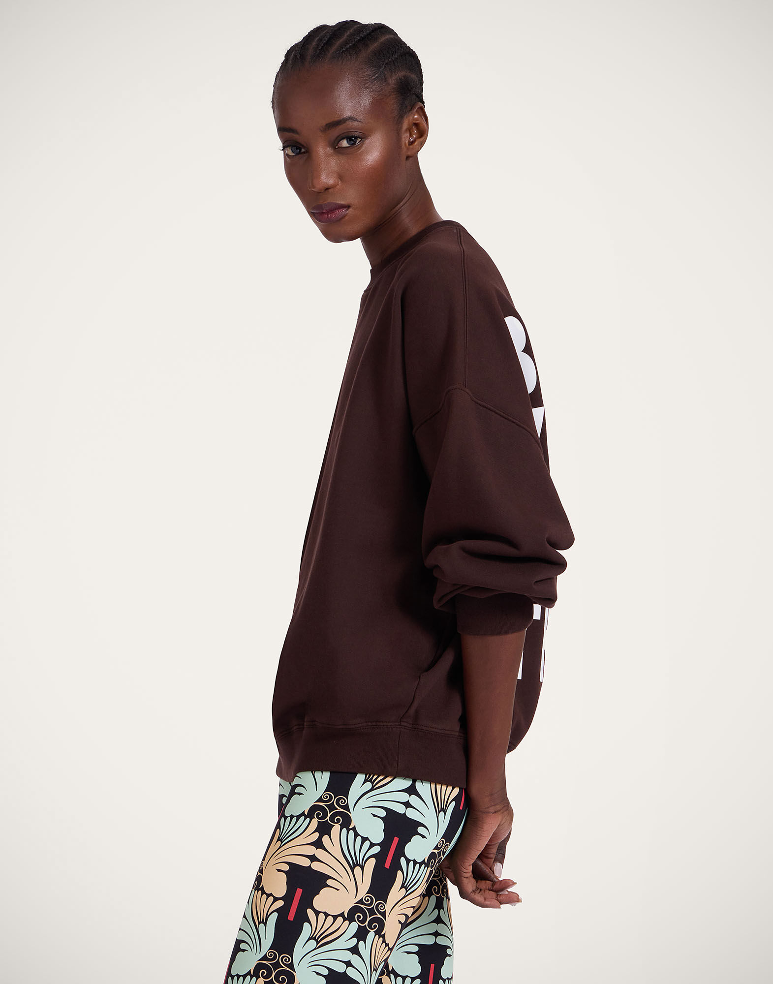 Off Court Sweatshirt La DoubleJ: Solid Brown Off Court Sweatshirt La DoubleJ: Solid Brown SWE0035JER054