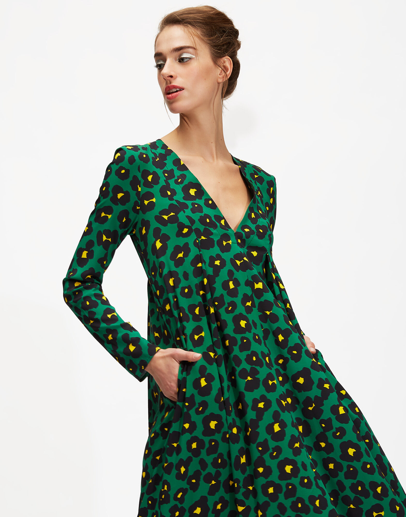 V Trapezio Dress La DoubleJ: Flower Leopard Verde V Trapezio Dress LaDoubleJ: Flower Leopard Verde DRE0127VIS001
