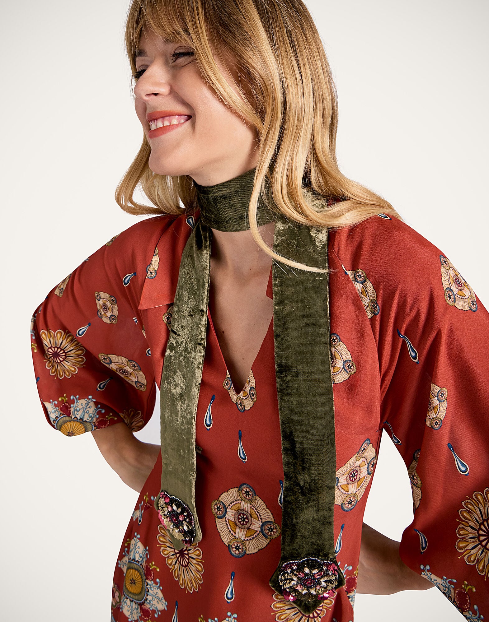 Ella 2-Ways Stole La DoubleJ: Solid Military Green Ella 2-Ways Stole La DoubleJ: Solid Military Green HEB0024VEL015