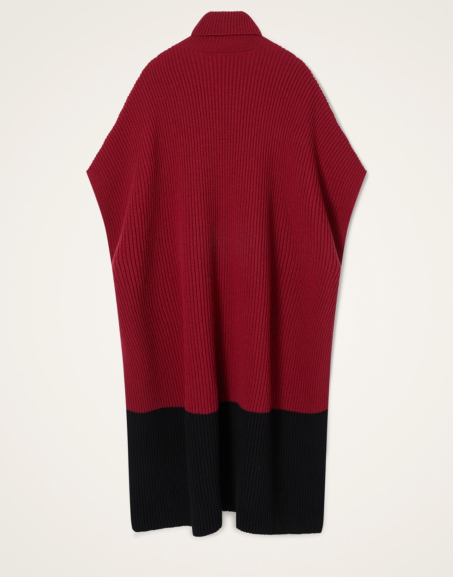 Make An Entrance Cape Bicolor La DoubleJ: Bicolor Burgundy and Black Make An Entrance Cape Bicolor La DoubleJ: Bicolor Burgundy and Black SCA0116KNI222