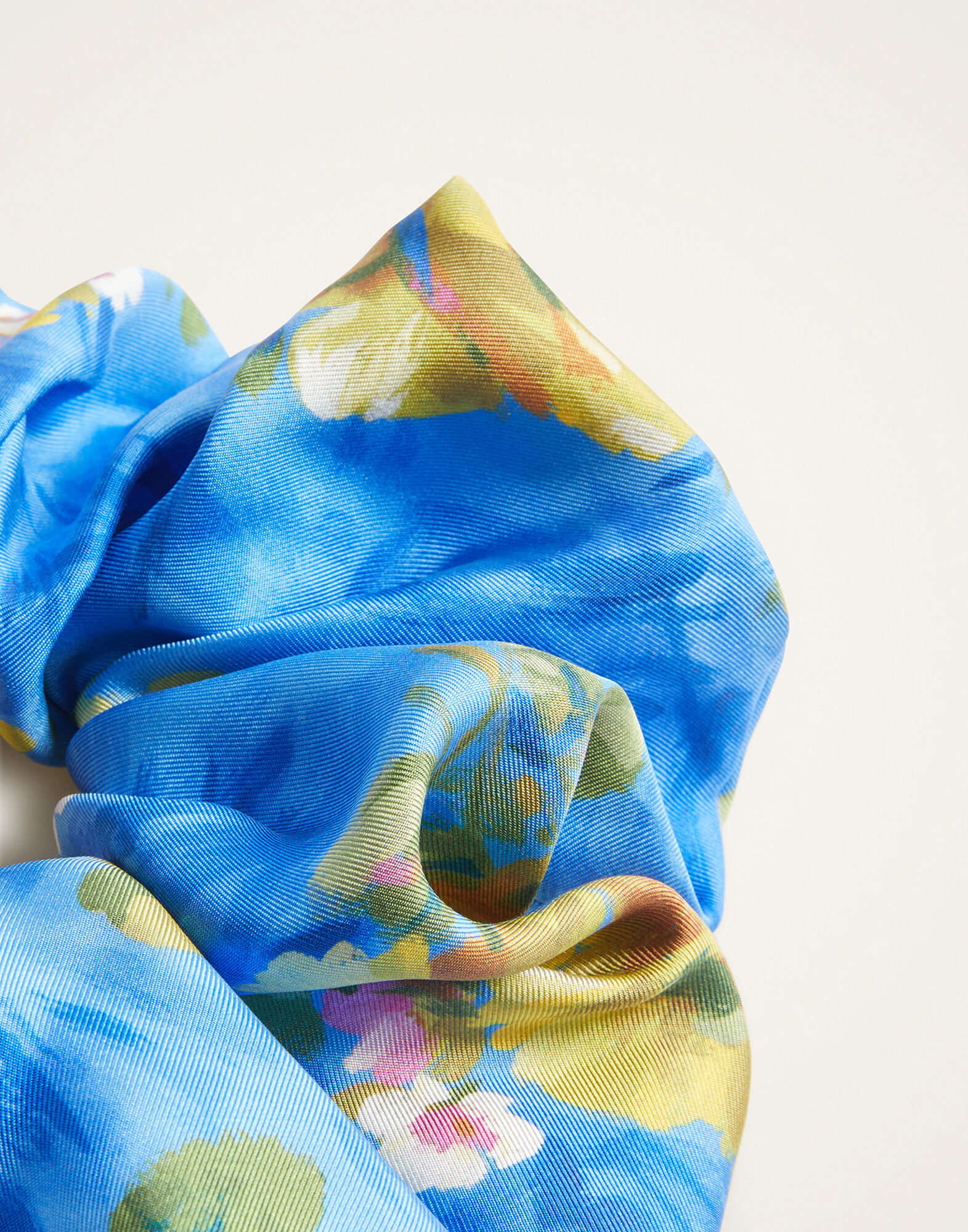 Giga Scrunchie La DoubleJ: Riptide Light Blue SCR0003SIL001
