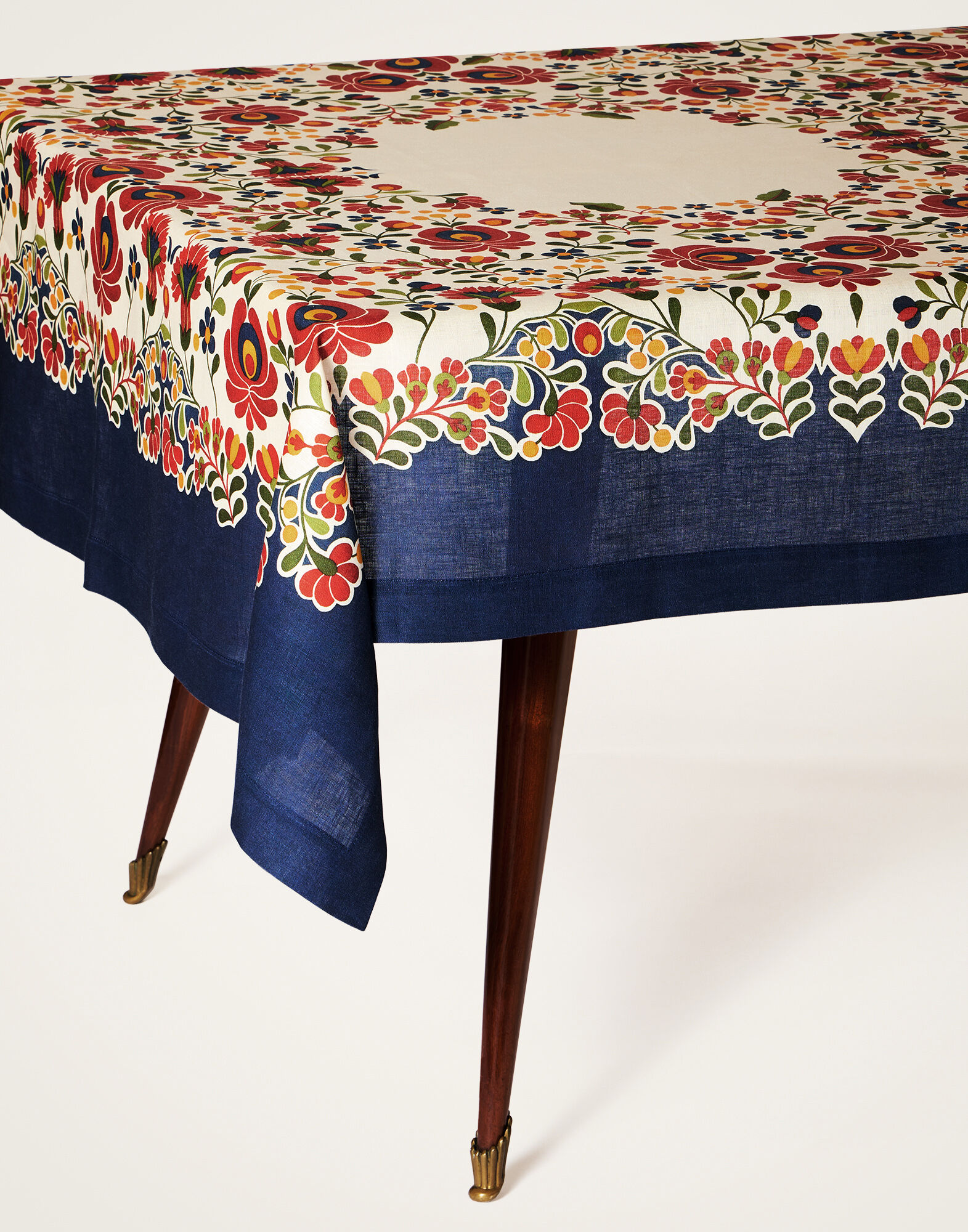 Square Tablecloth La DoubleJ: Windflower Placée Bordeaux TBC0021LIN008