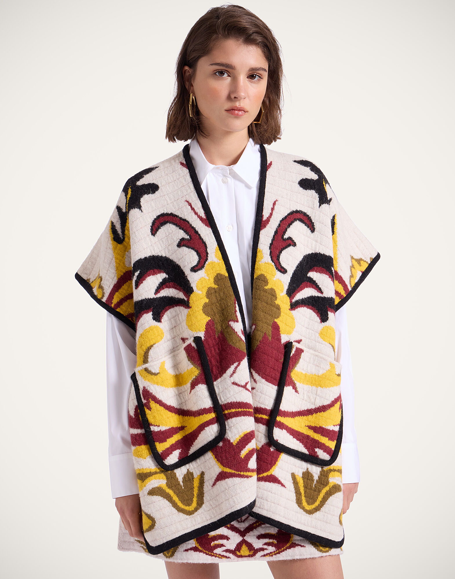 In My Power Knit Scarf Cape La DoubleJ: Multicolor Ivory & Red In My Power Knit Scarf Cape La DoubleJ: Multicolor Ivory & Red SCA0083KNI177