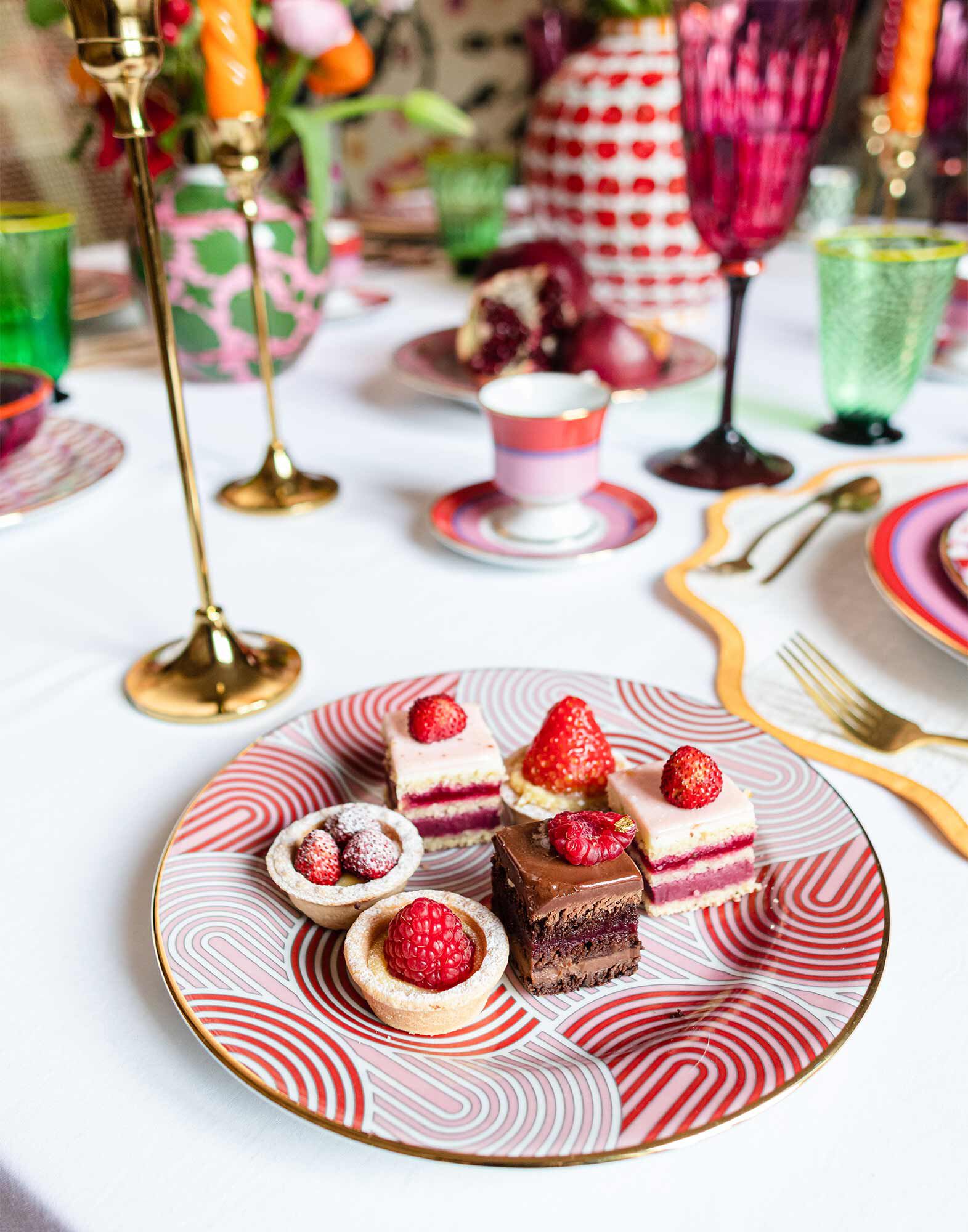 Dessert Plate Set of 2 La DoubleJ: Slinky Rosso Dessert Plate Set of 2 La DoubleJ: Slinky Rosso DIS0048CER001