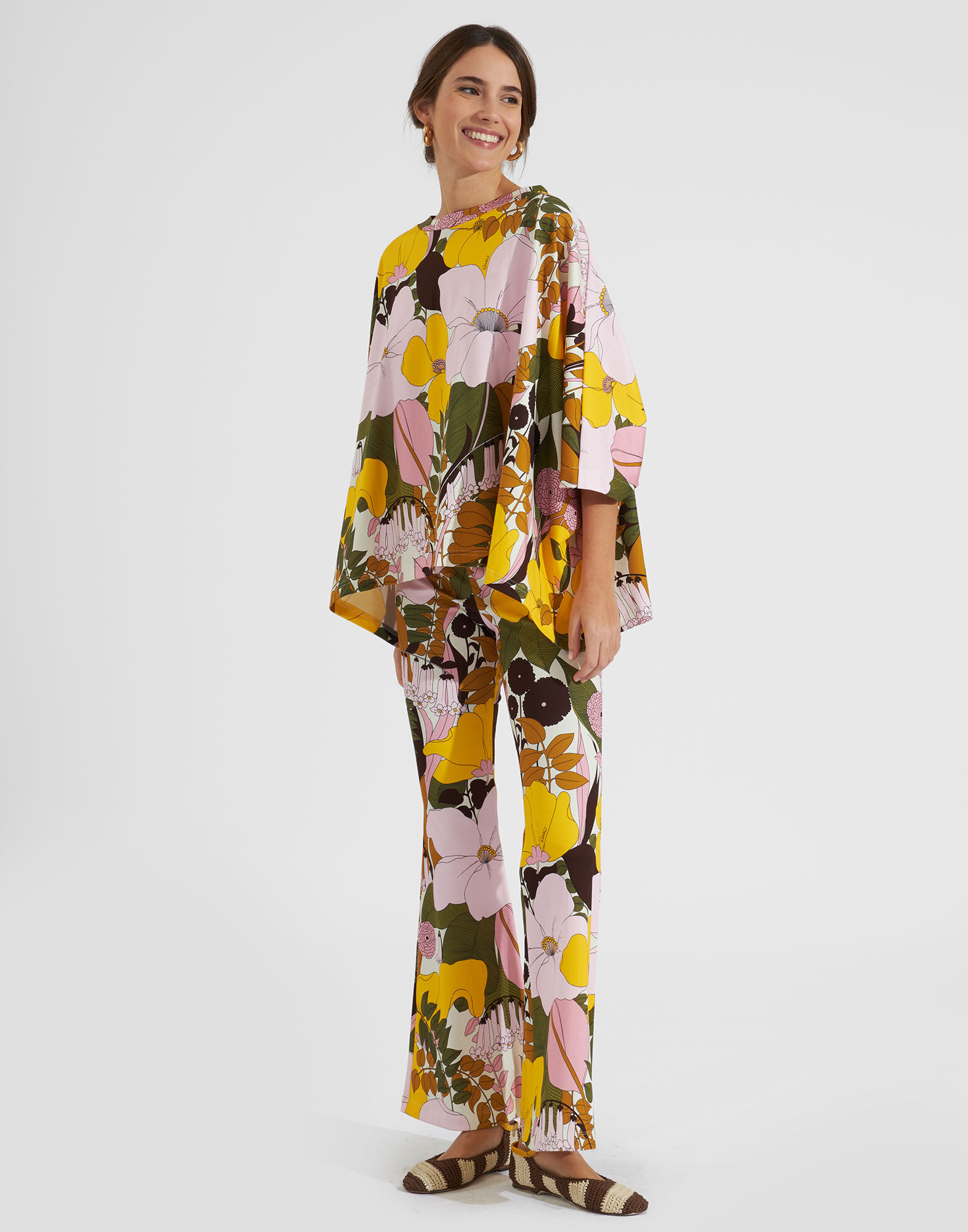 Meditation Poncho La DoubleJ: Big Flower Rose Meditation Poncho La DoubleJ: Big Flower Rose TOP0055INT001