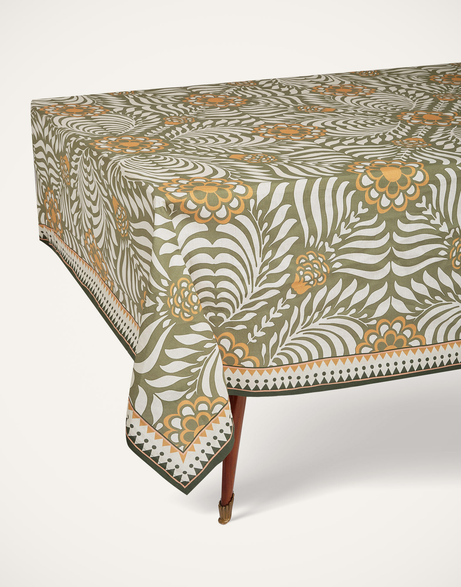 Medium Tablecloth La DoubleJ: TudorLight Green Medium Tablecloth La DoubleJ: TudorLight Green TBC0002LIN001