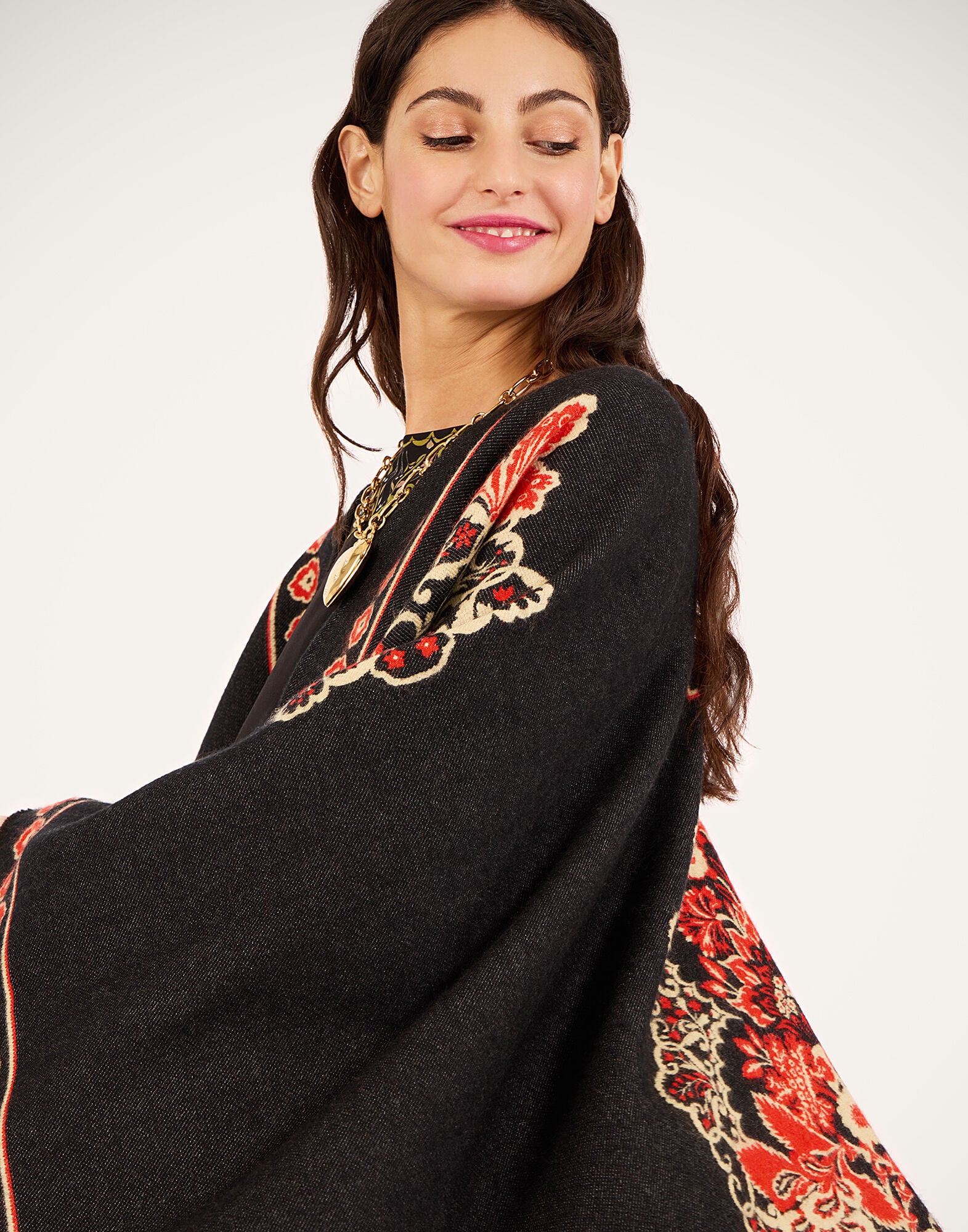 Soul Poncho La DoubleJ: Cornucopia Placée Black Soul Poncho La DoubleJ: Cornucopia Placée Black SCA0059WOL025